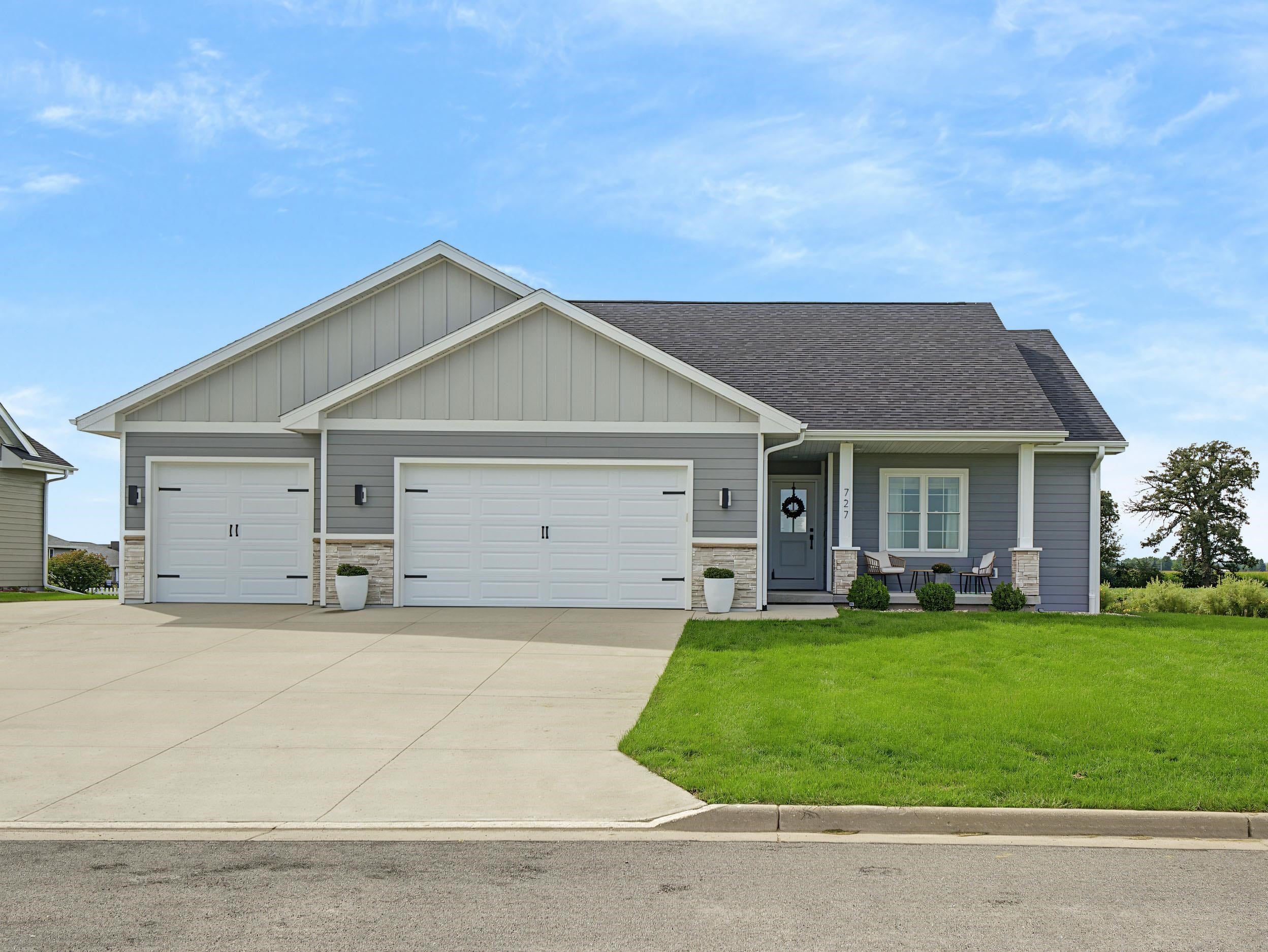 727 Badger Drive — photo