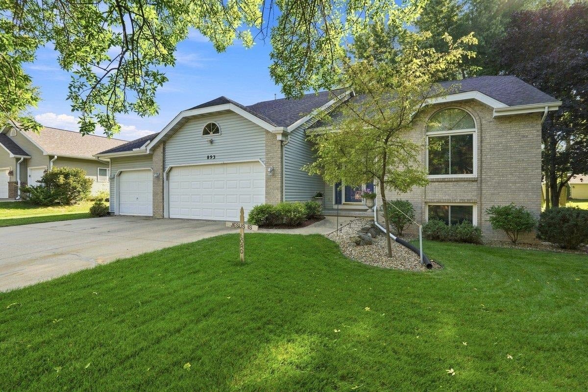 893 Chalfont Drive — photo