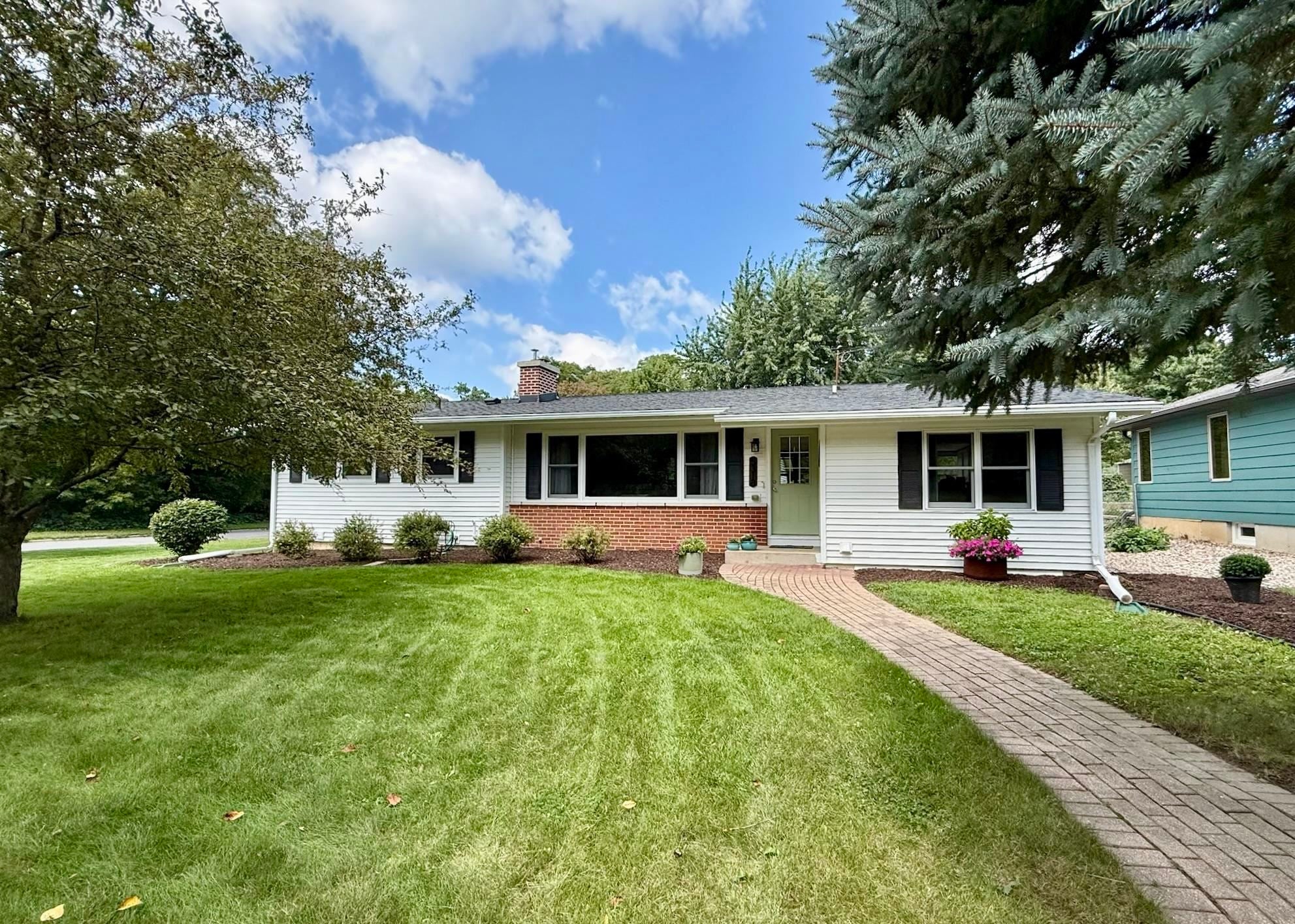 5318 Regent Street — photo