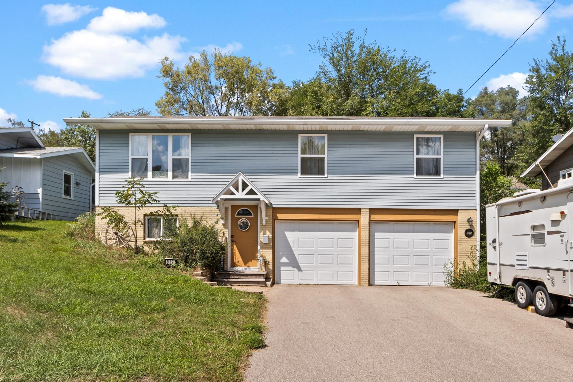 819 E Edgewater Street — photo