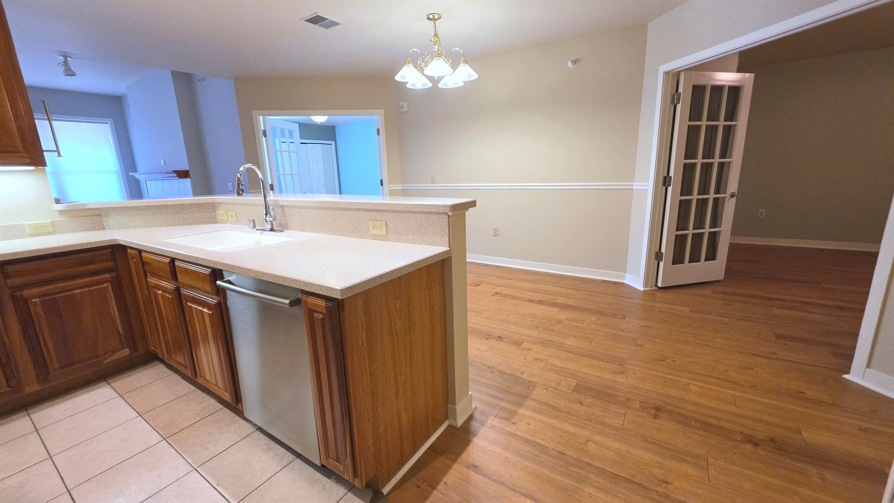 360 W Washington Avenue 215 — photo