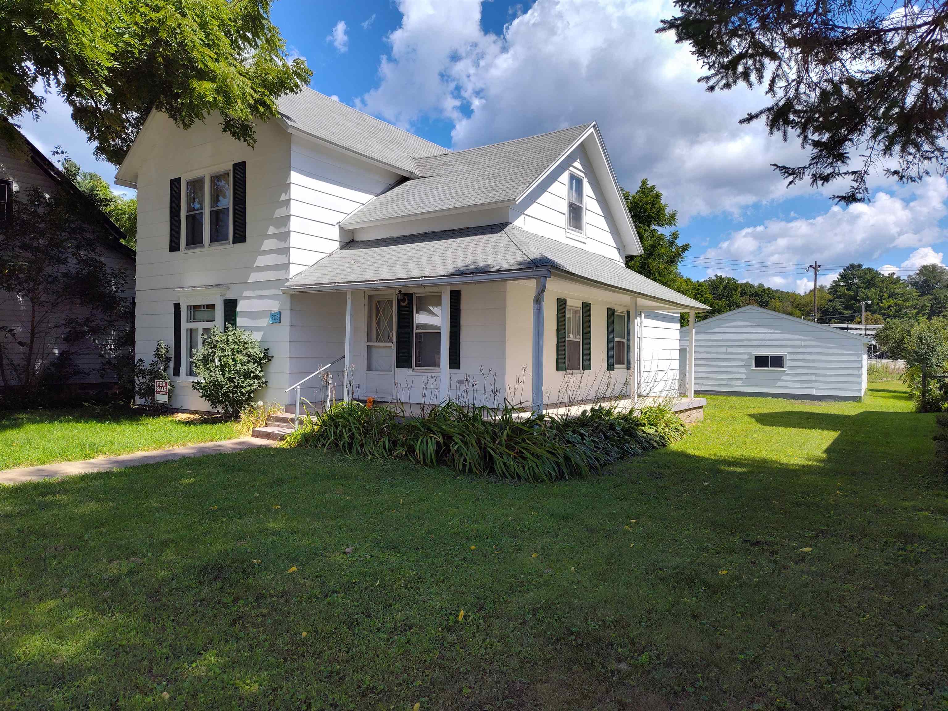 203 Hettman Street — photo