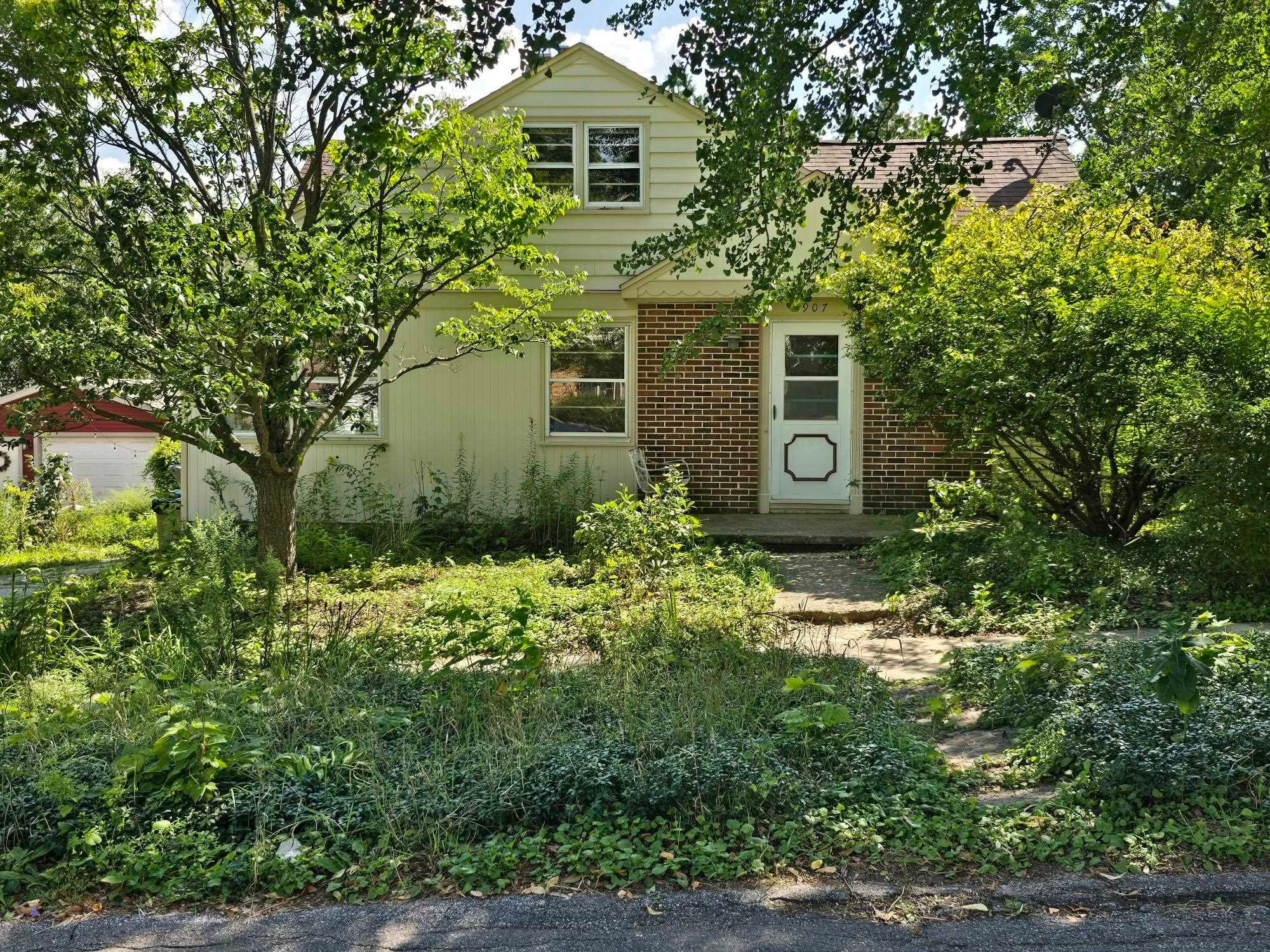 3907 Winnemac Avenue — photo