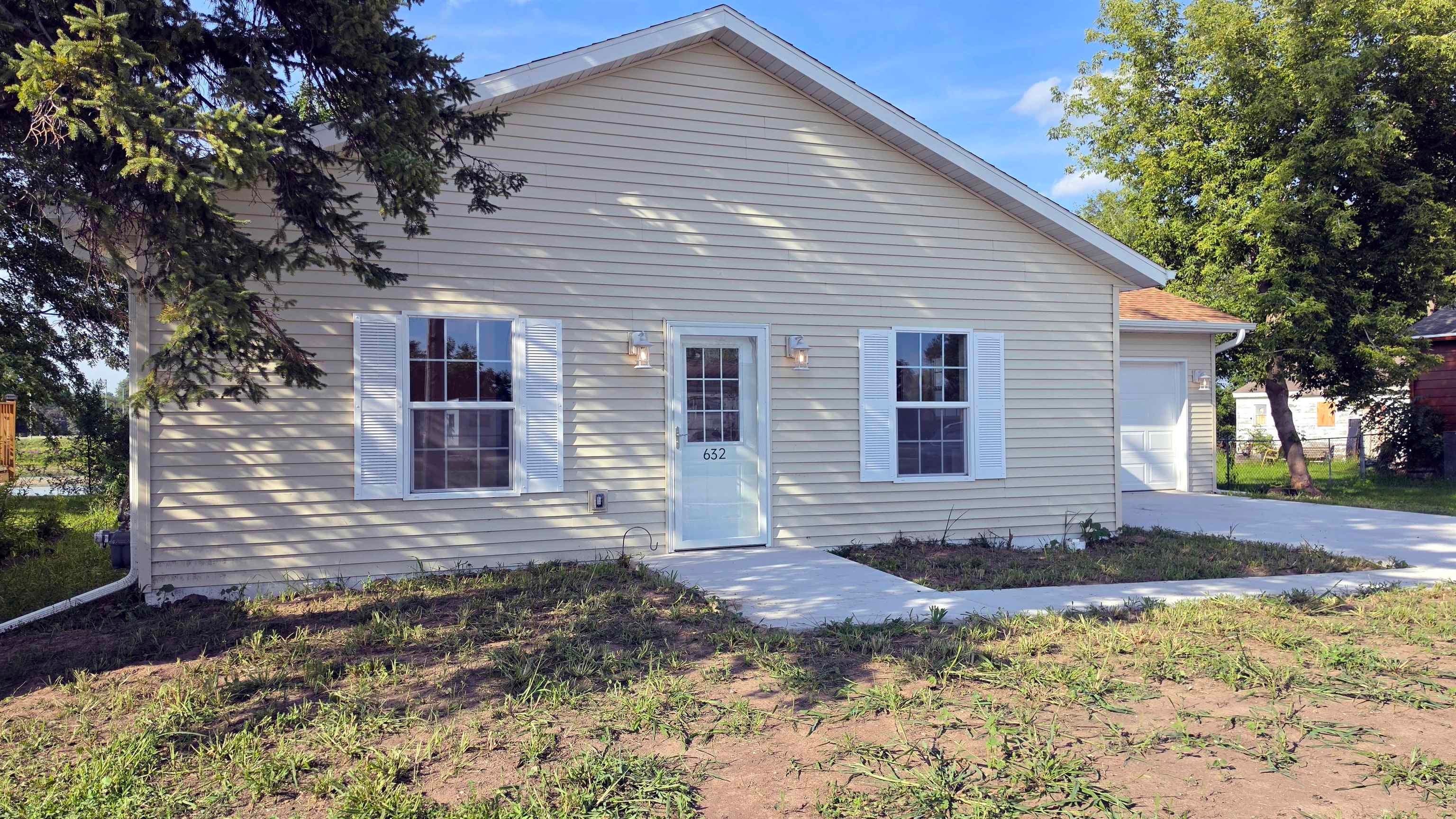 632 W Delavan Drive — photo