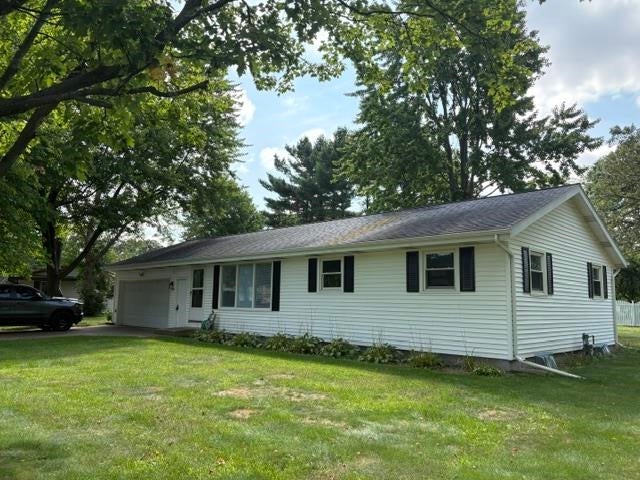 1040 Lakewood Lane — photo