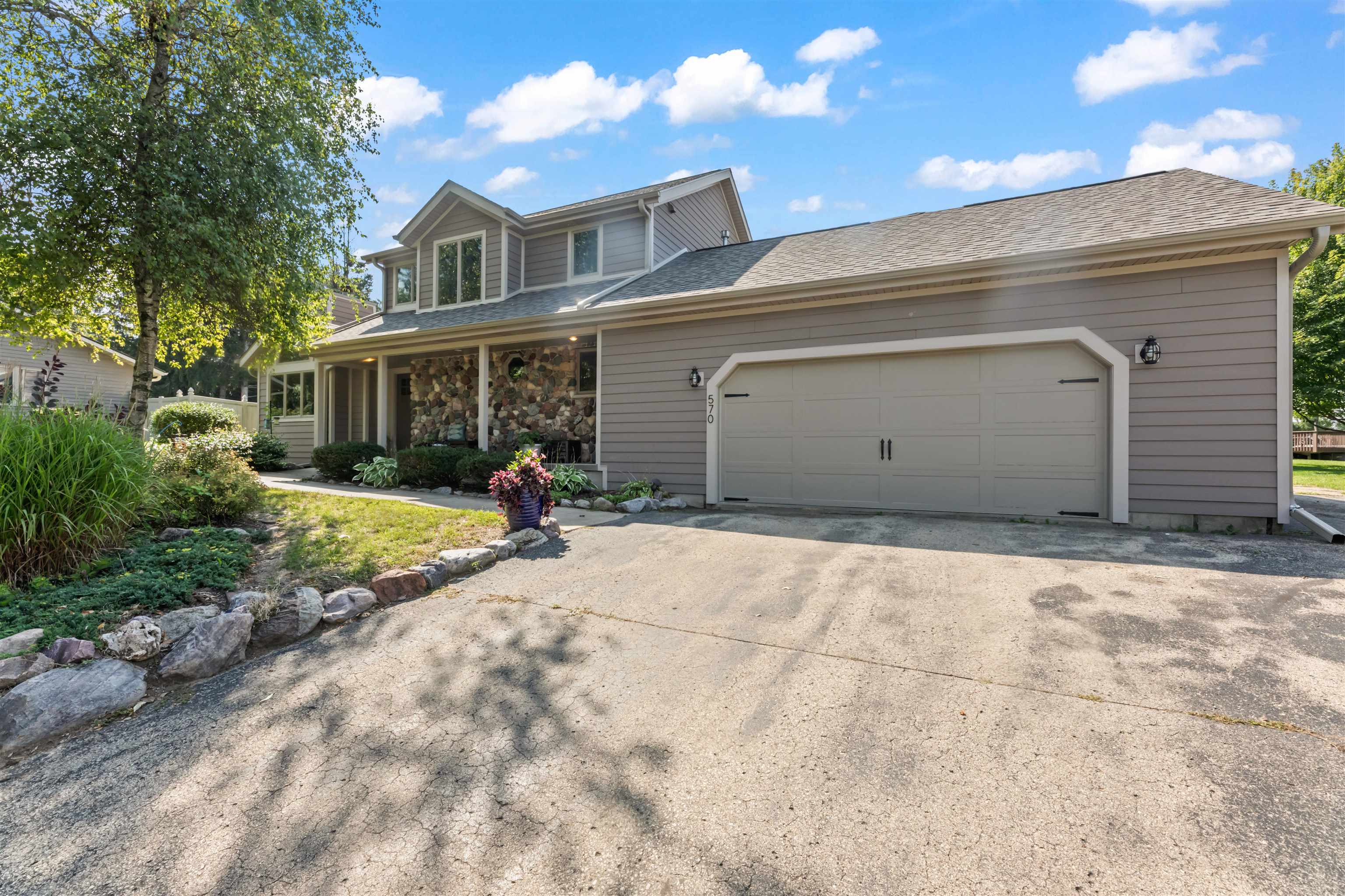 570 Connor Court — photo
