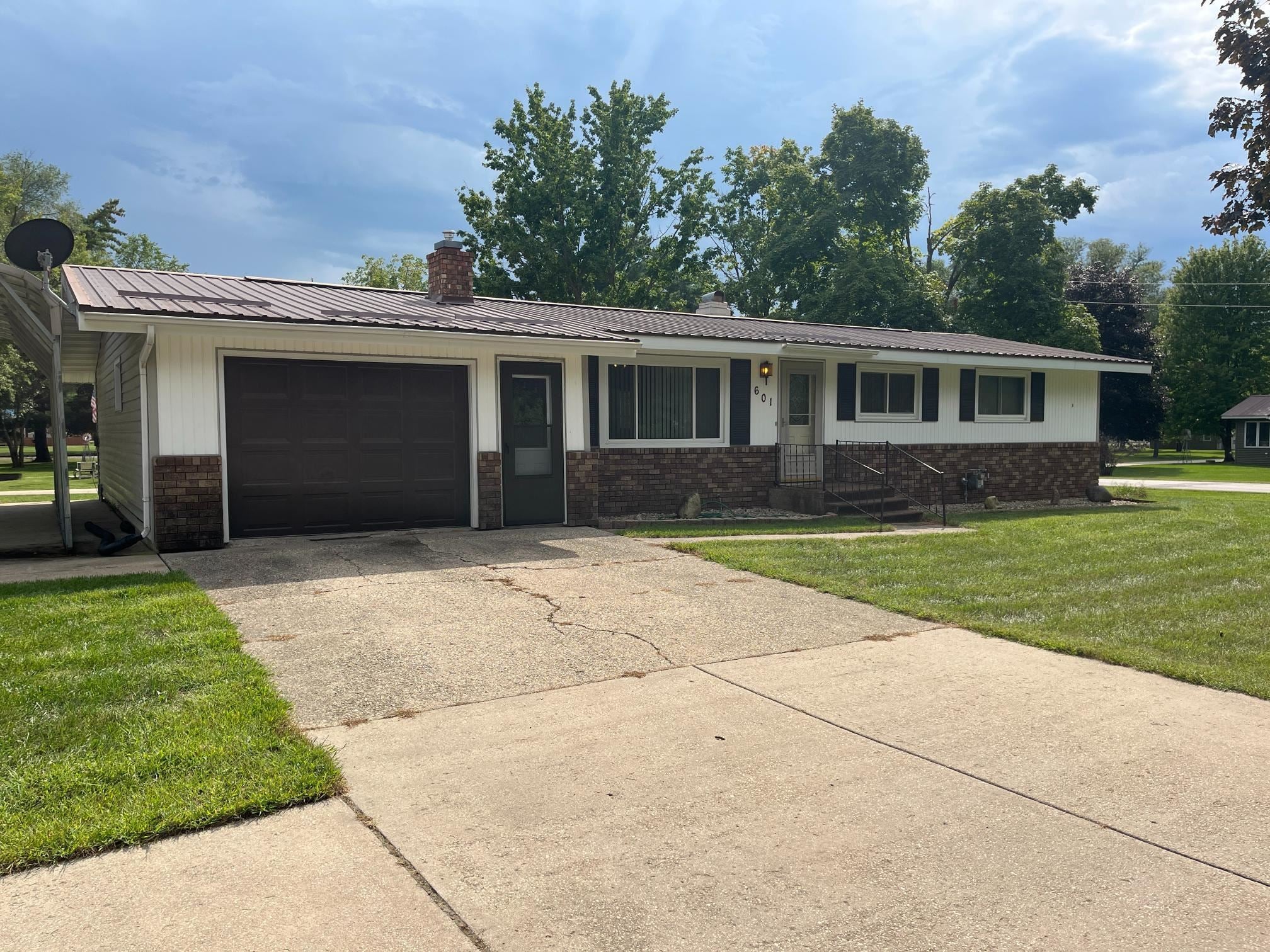 601 Clyde Street — photo