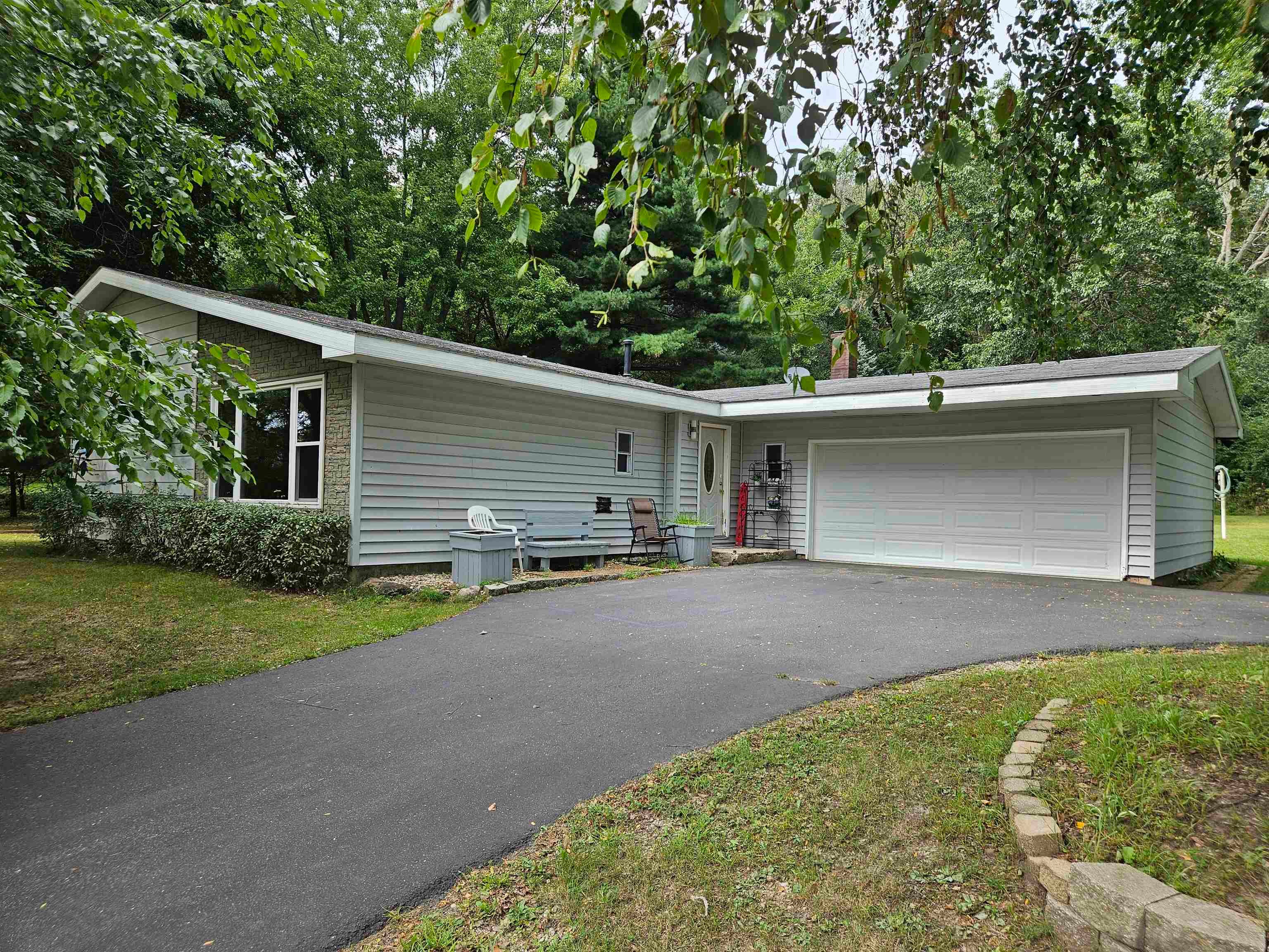 W7254 S Oak Ridge Court — photo