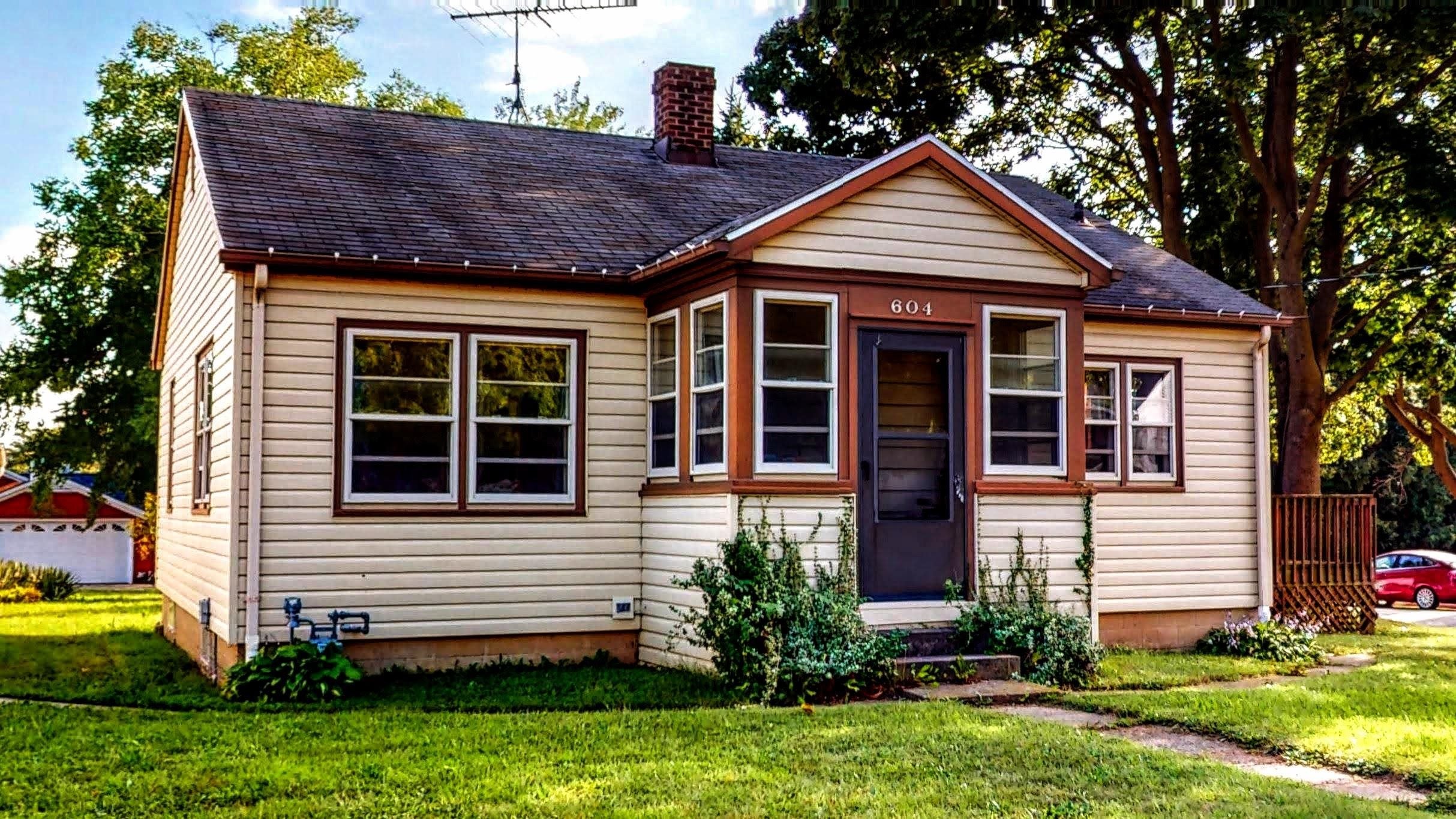 604 E Racine Street — photo