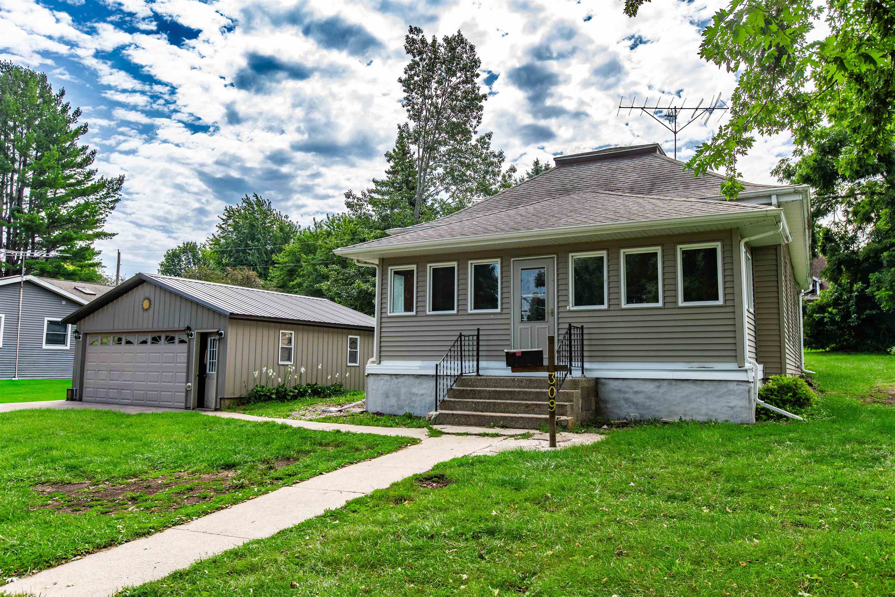 309 E Chapel Street — photo