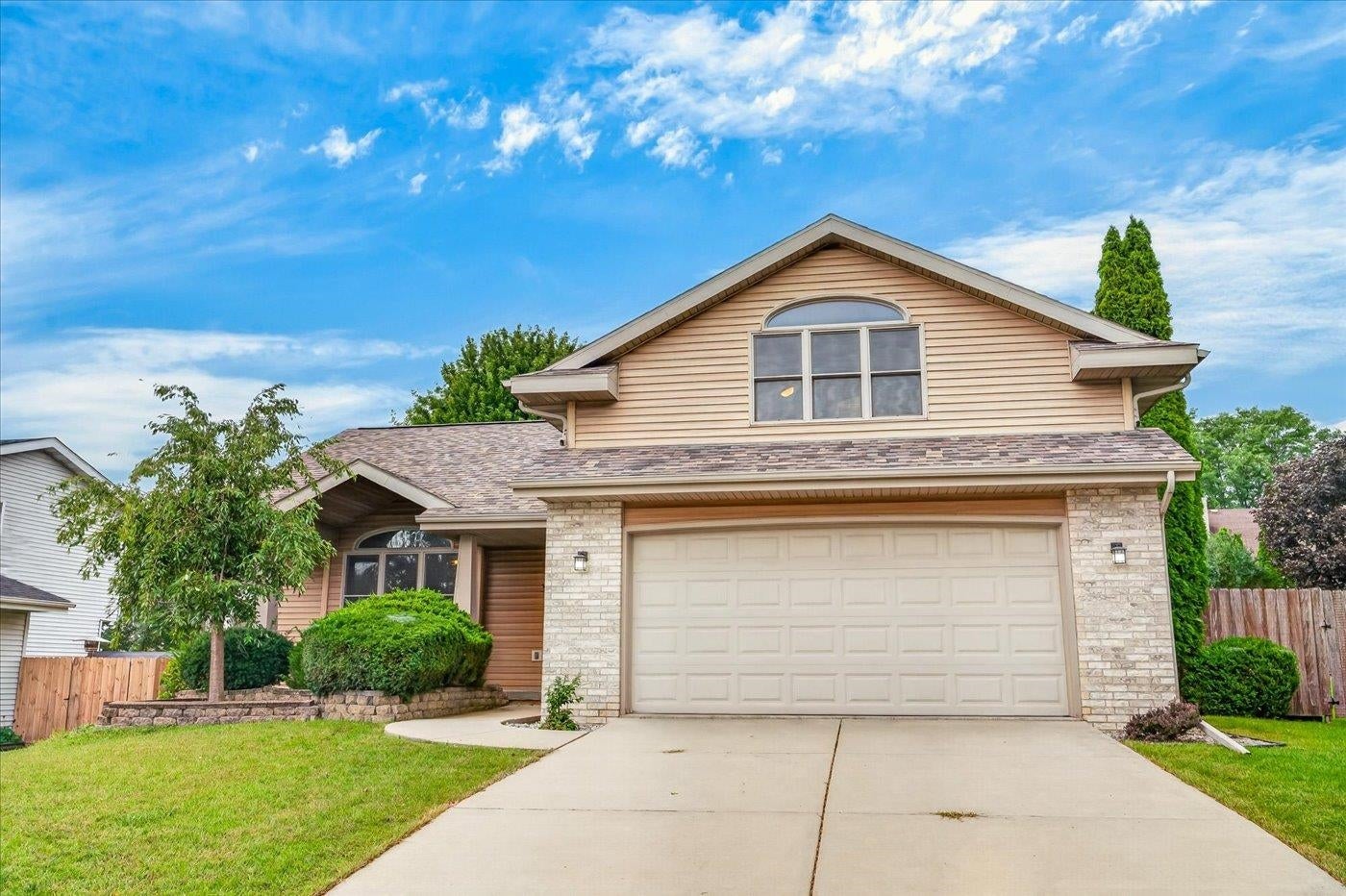 3522 Field Crest Way — photo
