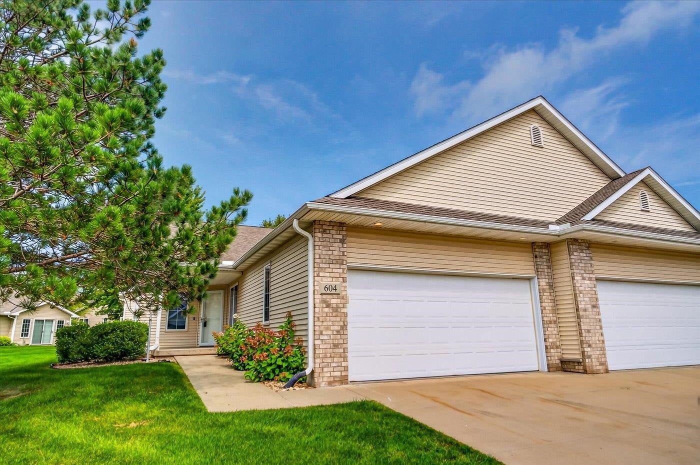 604 Springbrook Circle, DeForest, WI 53532 — photo 2