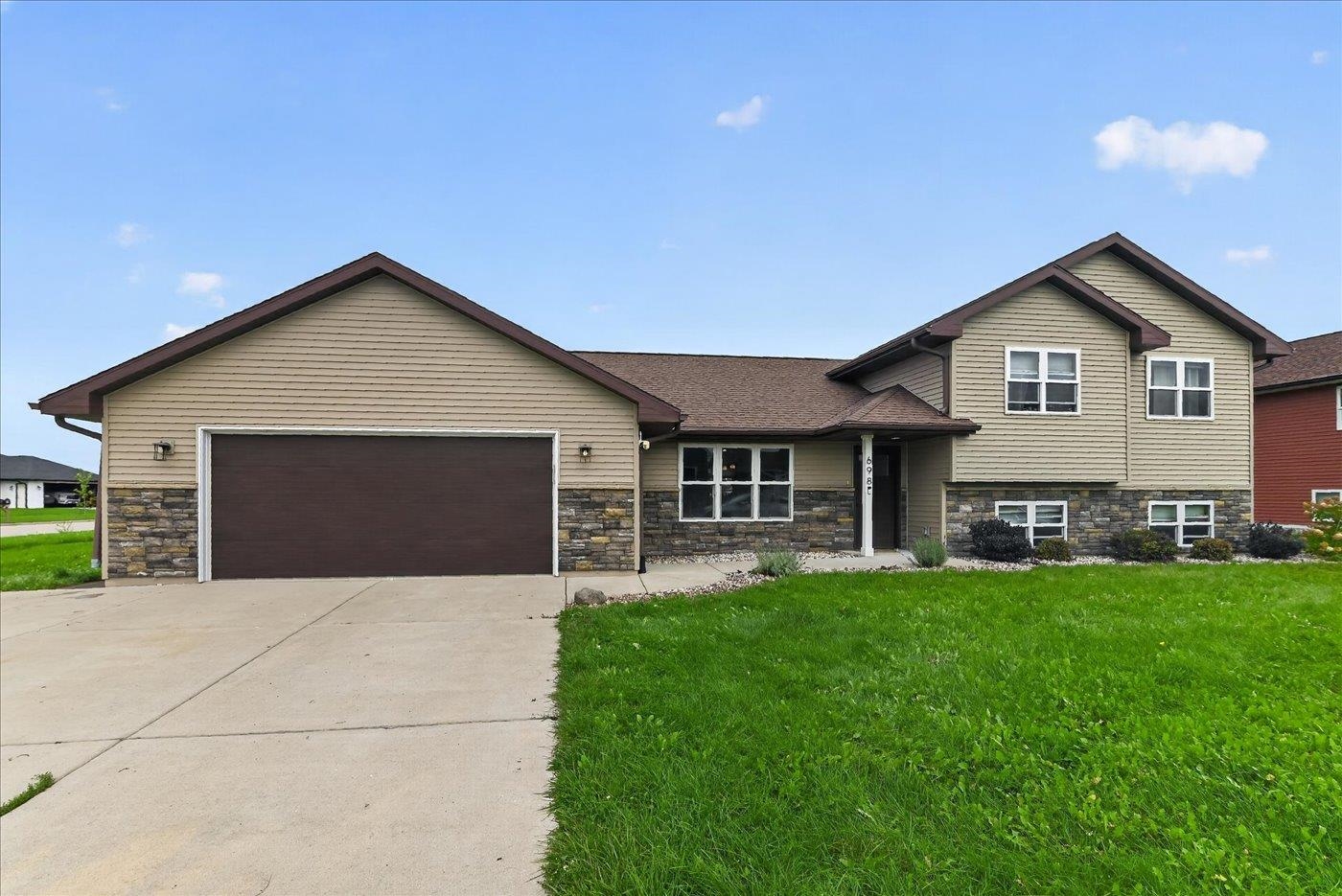 698 Prairie View Drive — photo