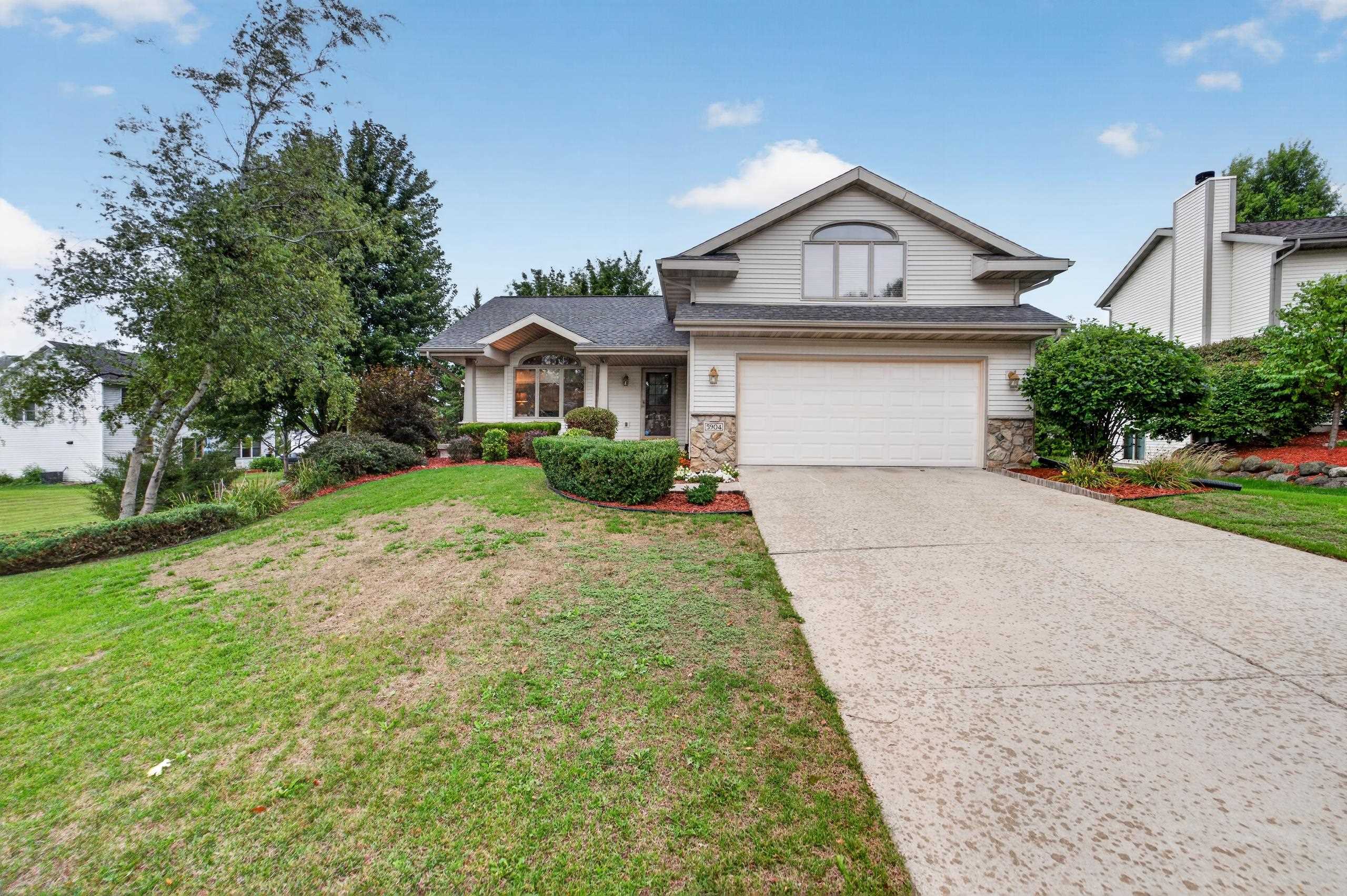 5904 Red Oak Trail — photo