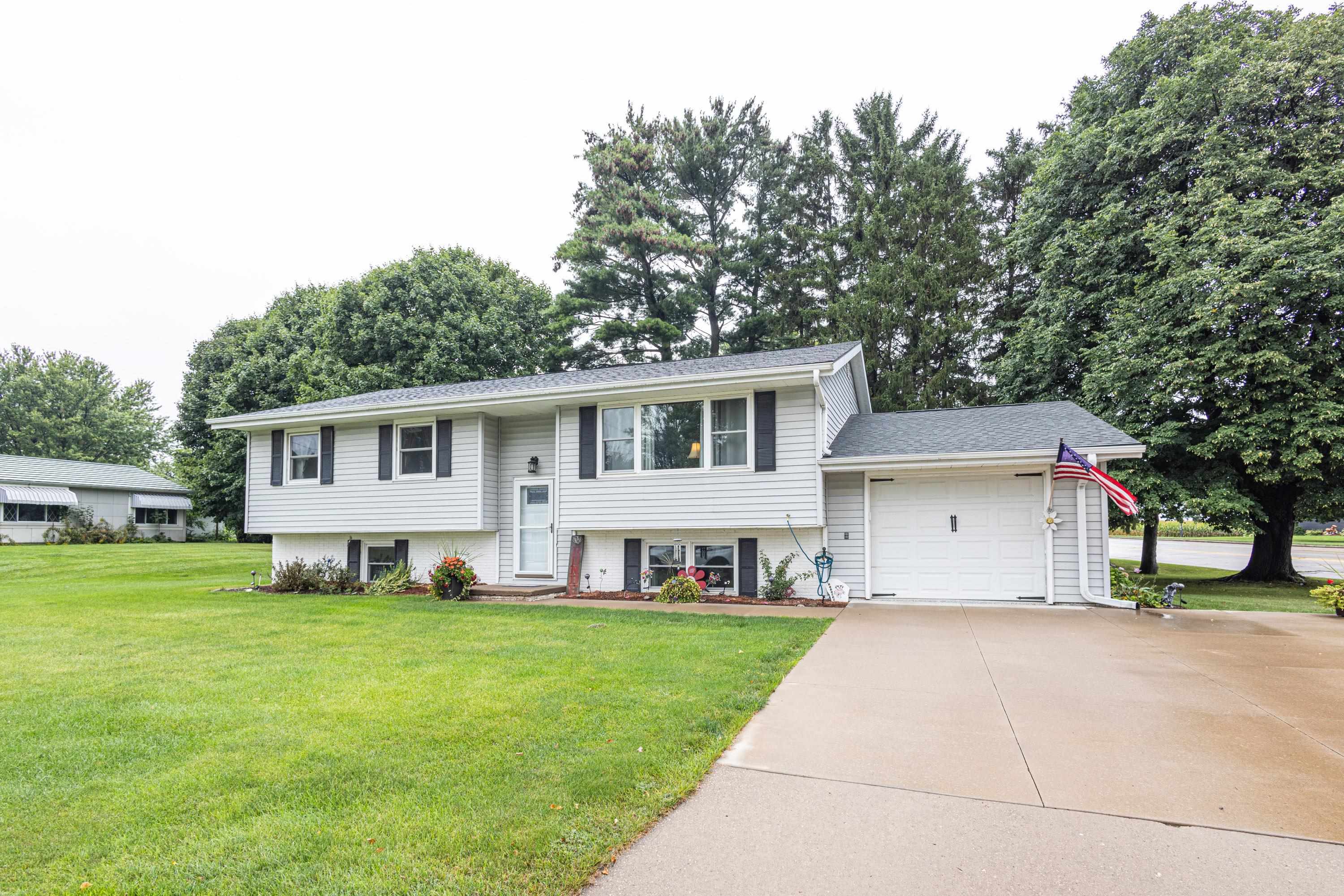 107 W Bryan Street — photo