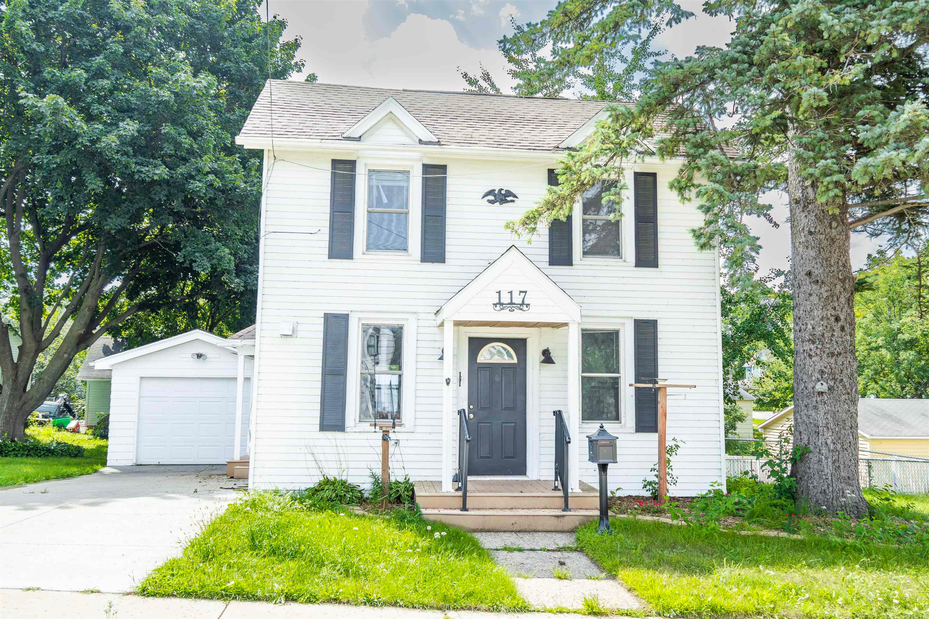 117 E Milwaukee Street — photo