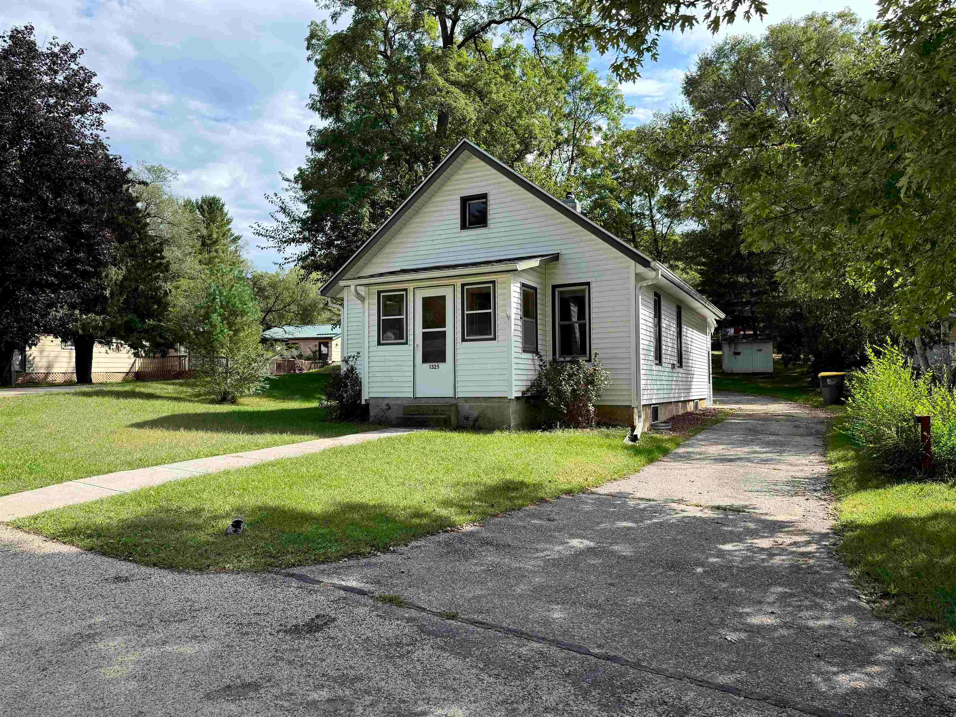 1325 Haseltine Court — photo