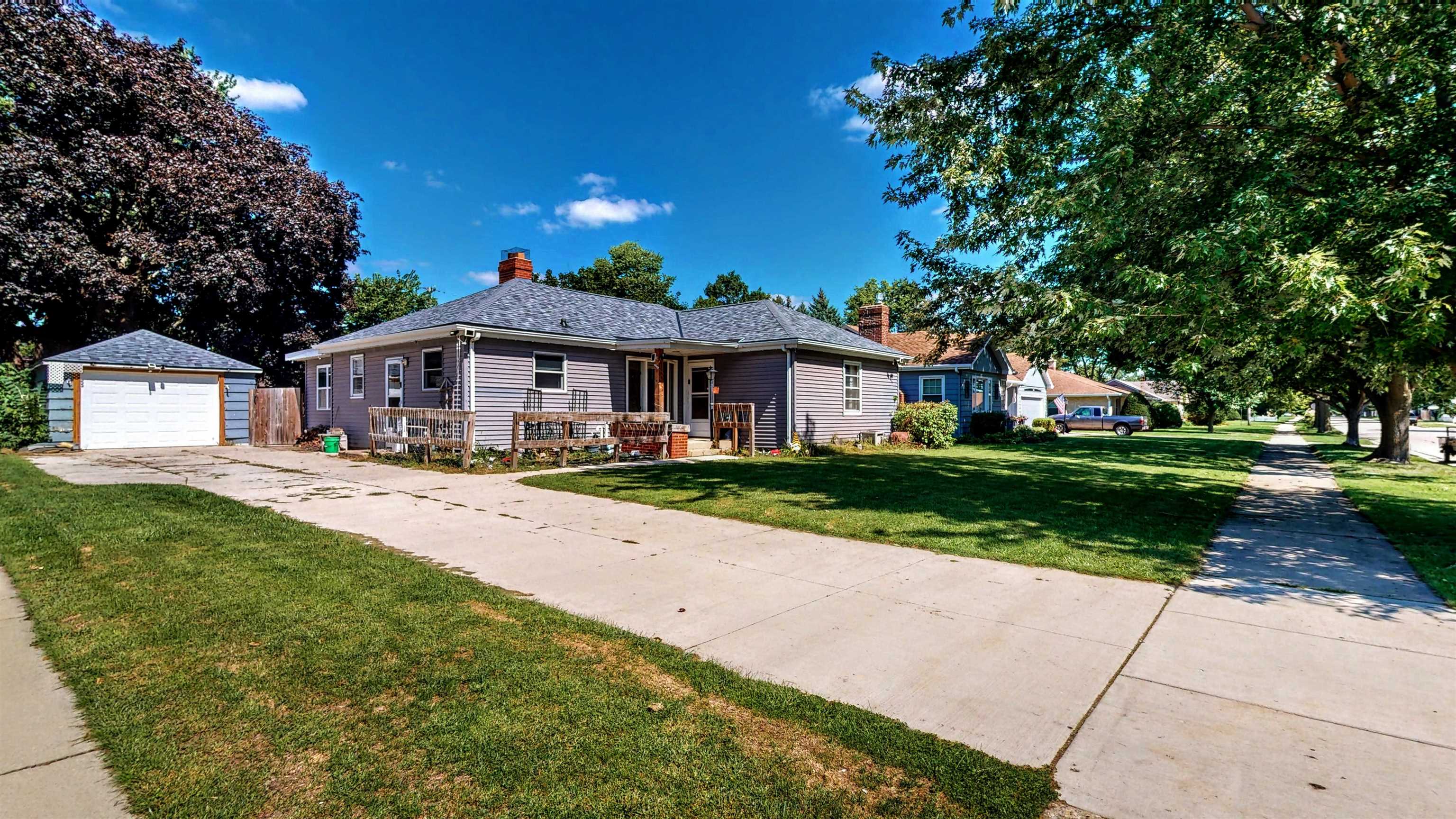 1227 E Memorial Drive — photo