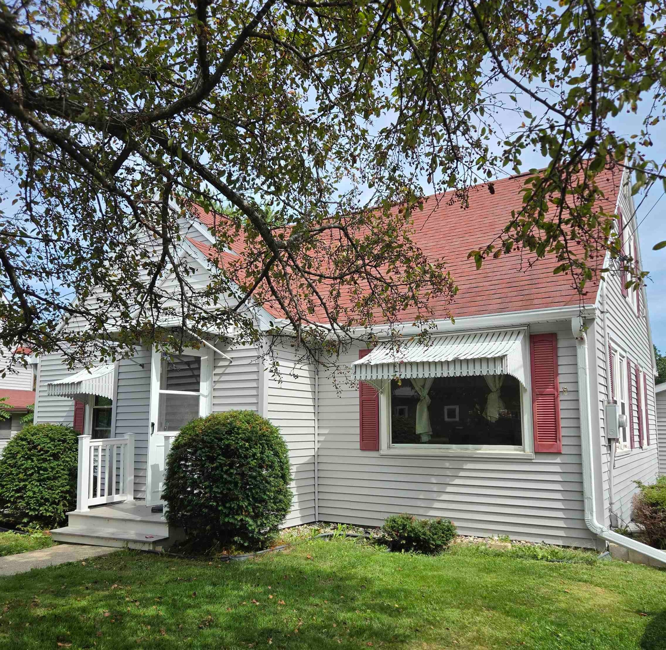 728 Hillsbourgh Avenue — photo