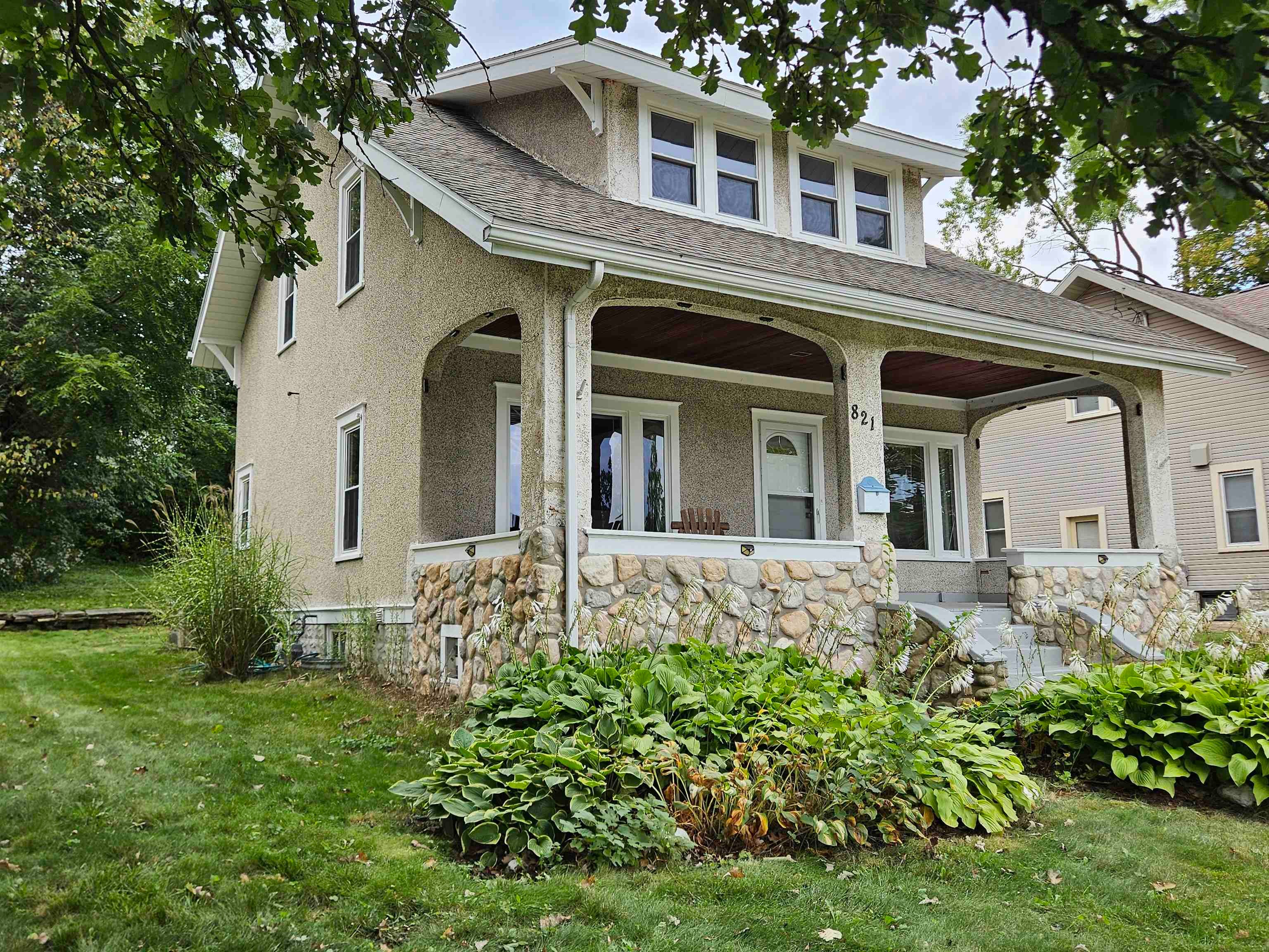 821 Summit Street — photo