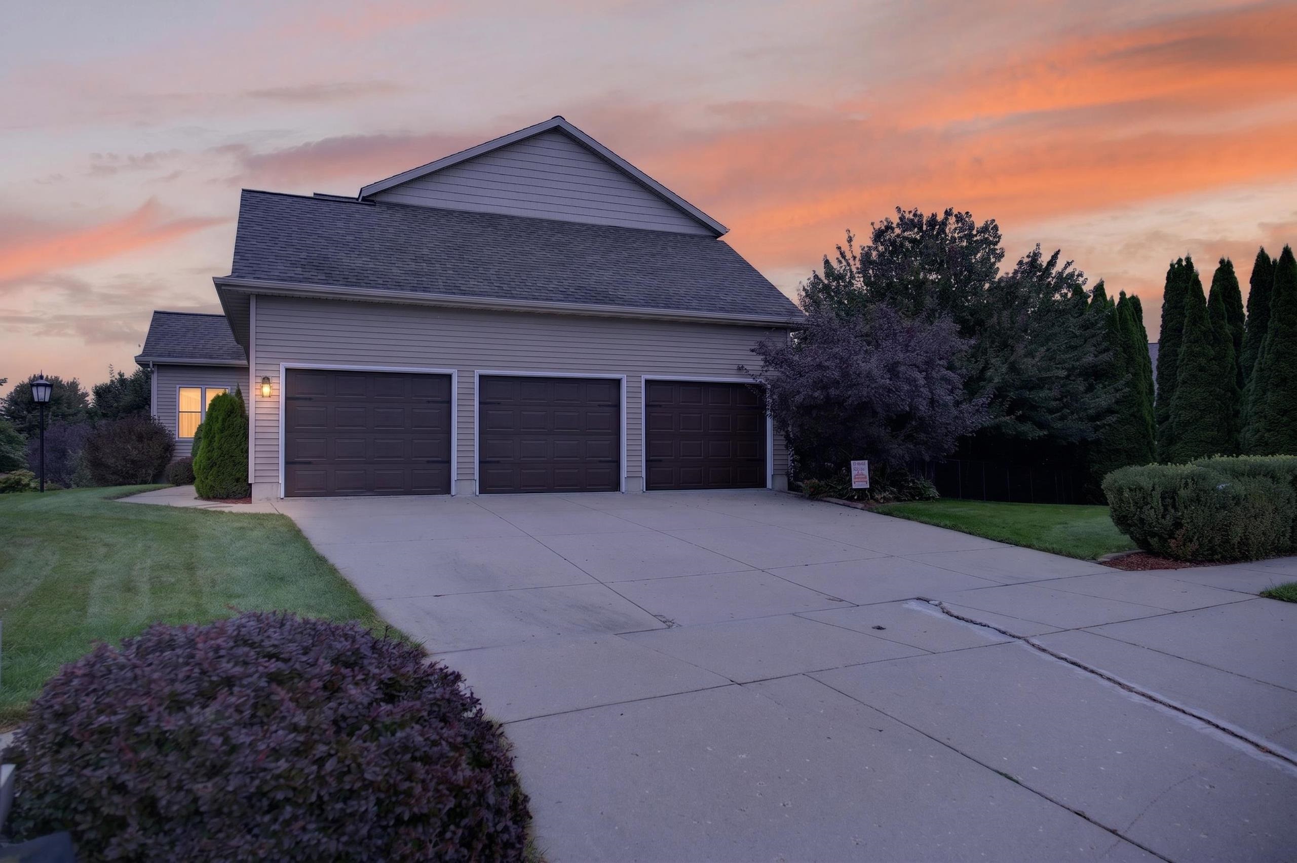 305 Ridgeview Lane, Columbus, WI 53925 — photo 2