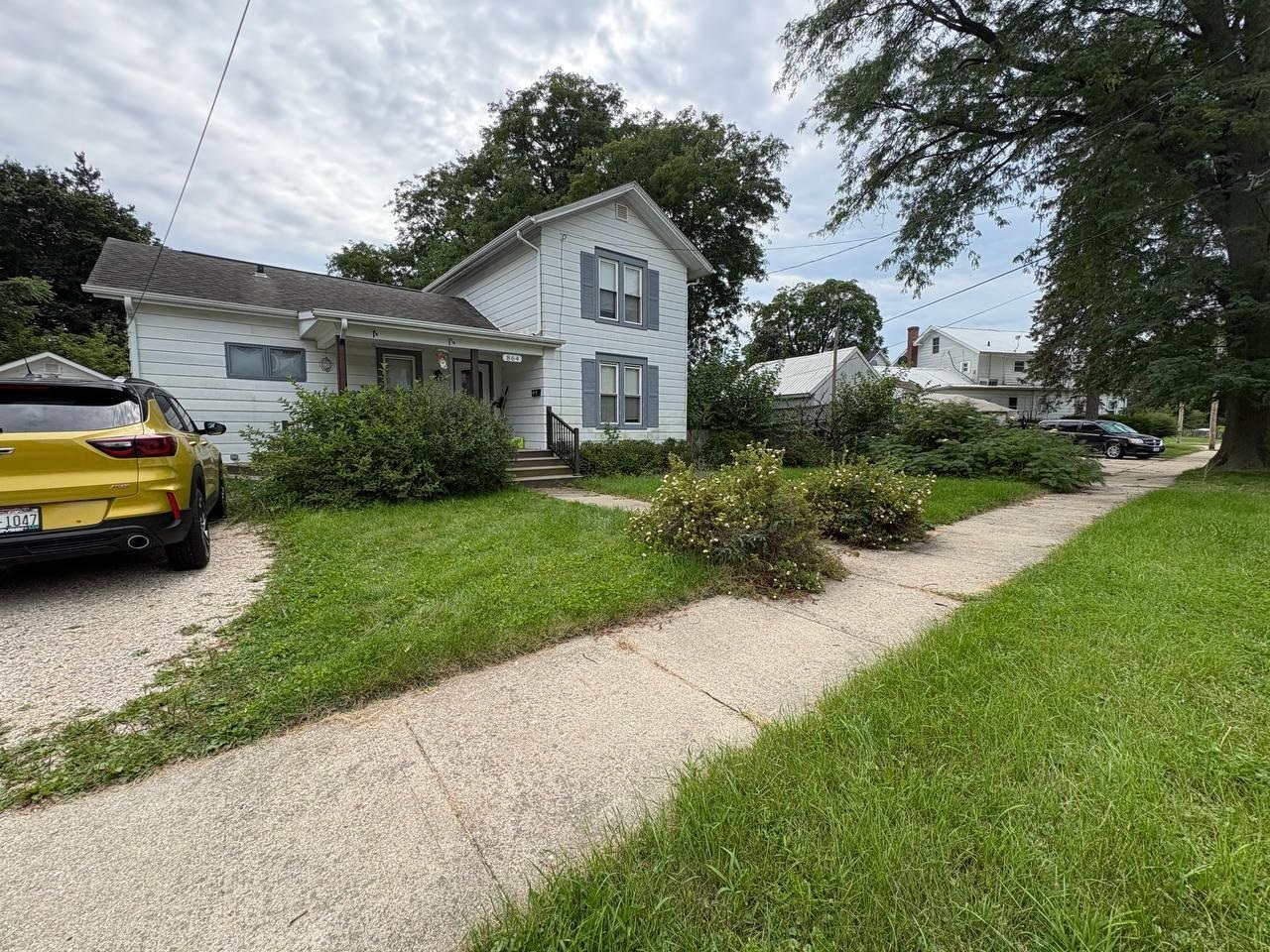 864 Glen Street — photo
