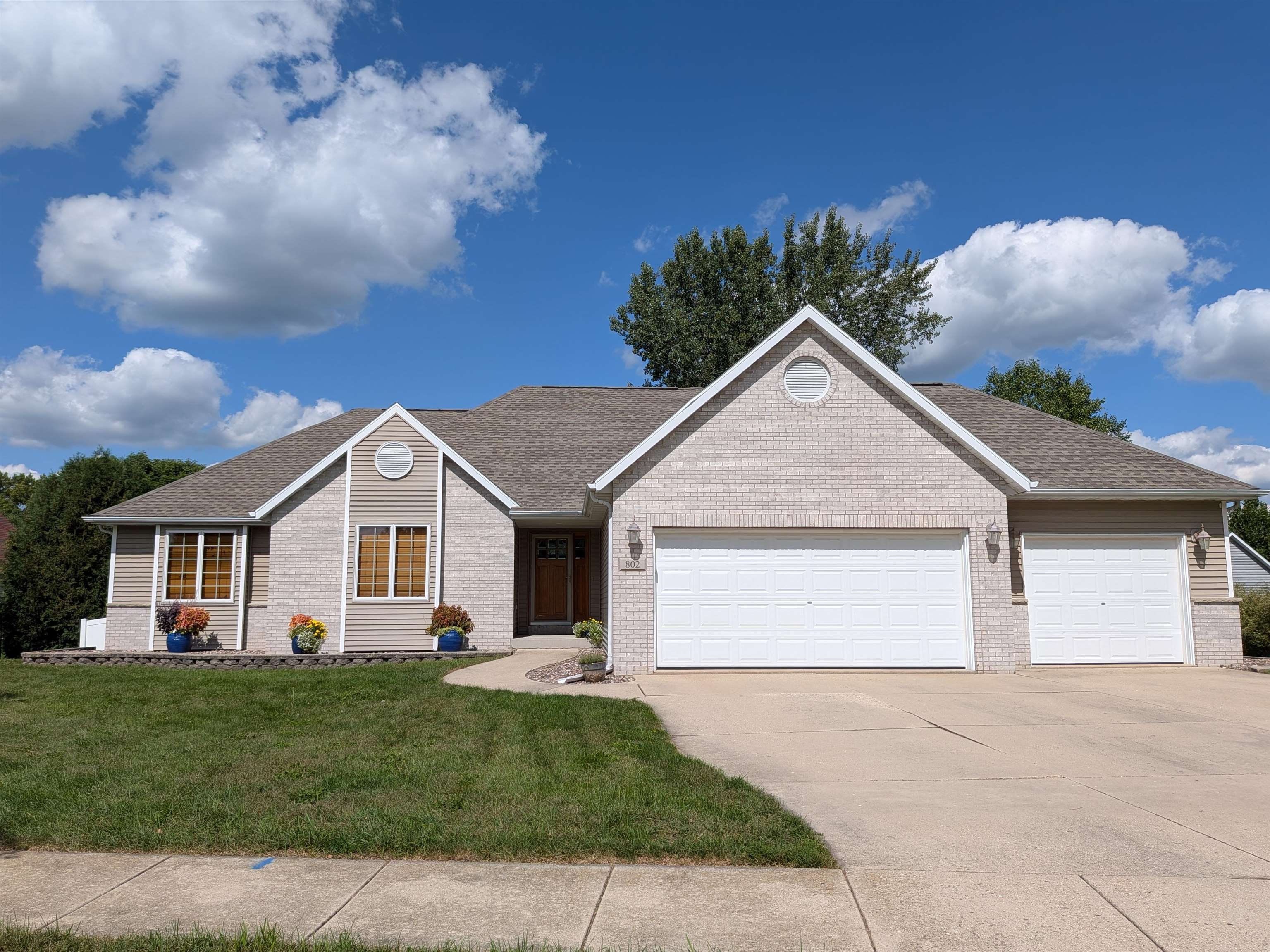 802 Chickadee Drive — photo