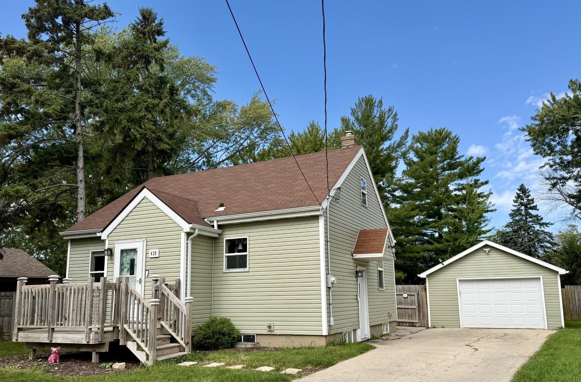 438 W Foster Street — photo