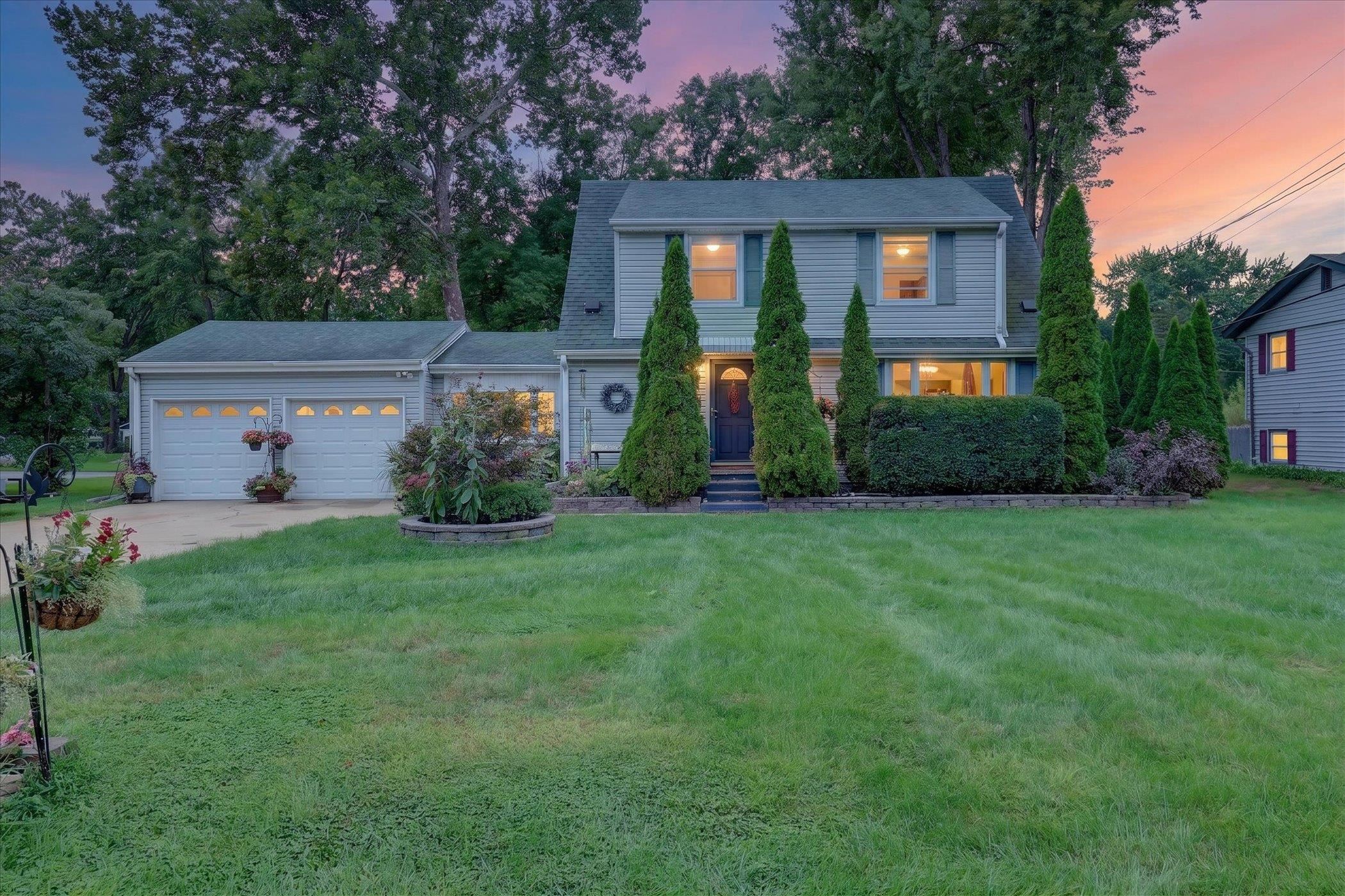 825 W Happy Hollow Road — photo