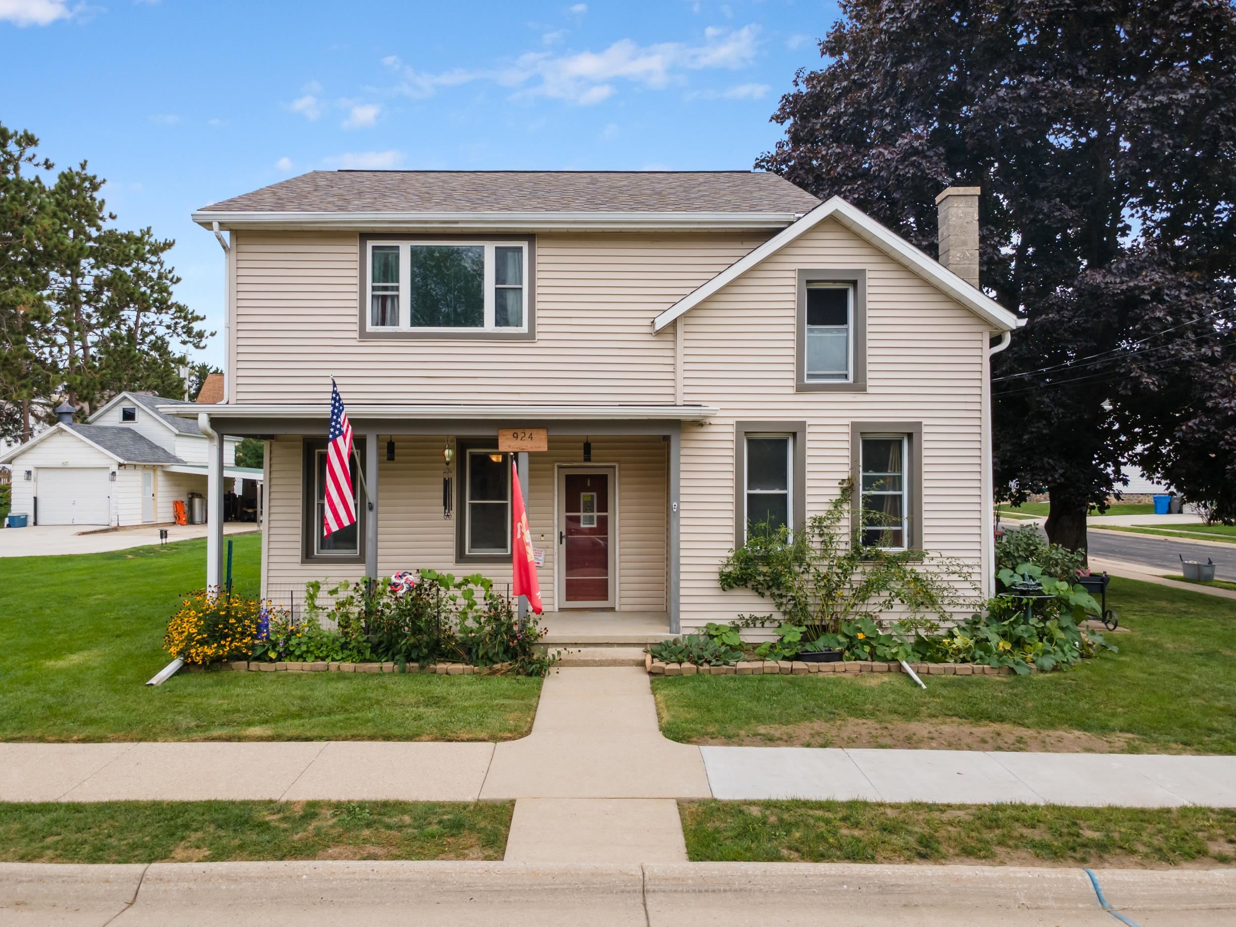 924 Cleveland Street — photo