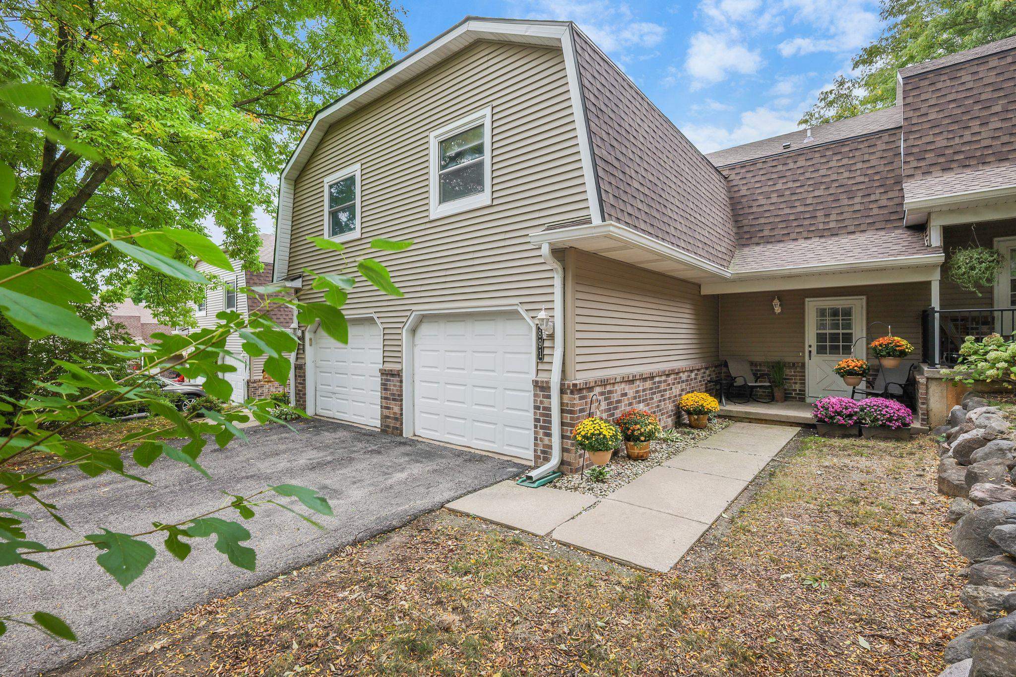 891 Hemlock Drive — photo
