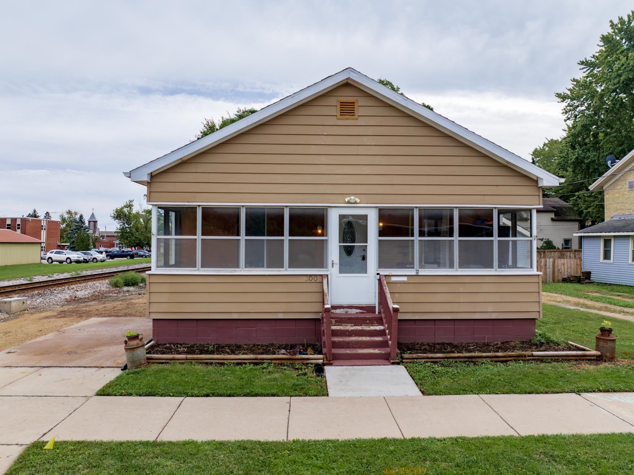 300 Elm Street — photo