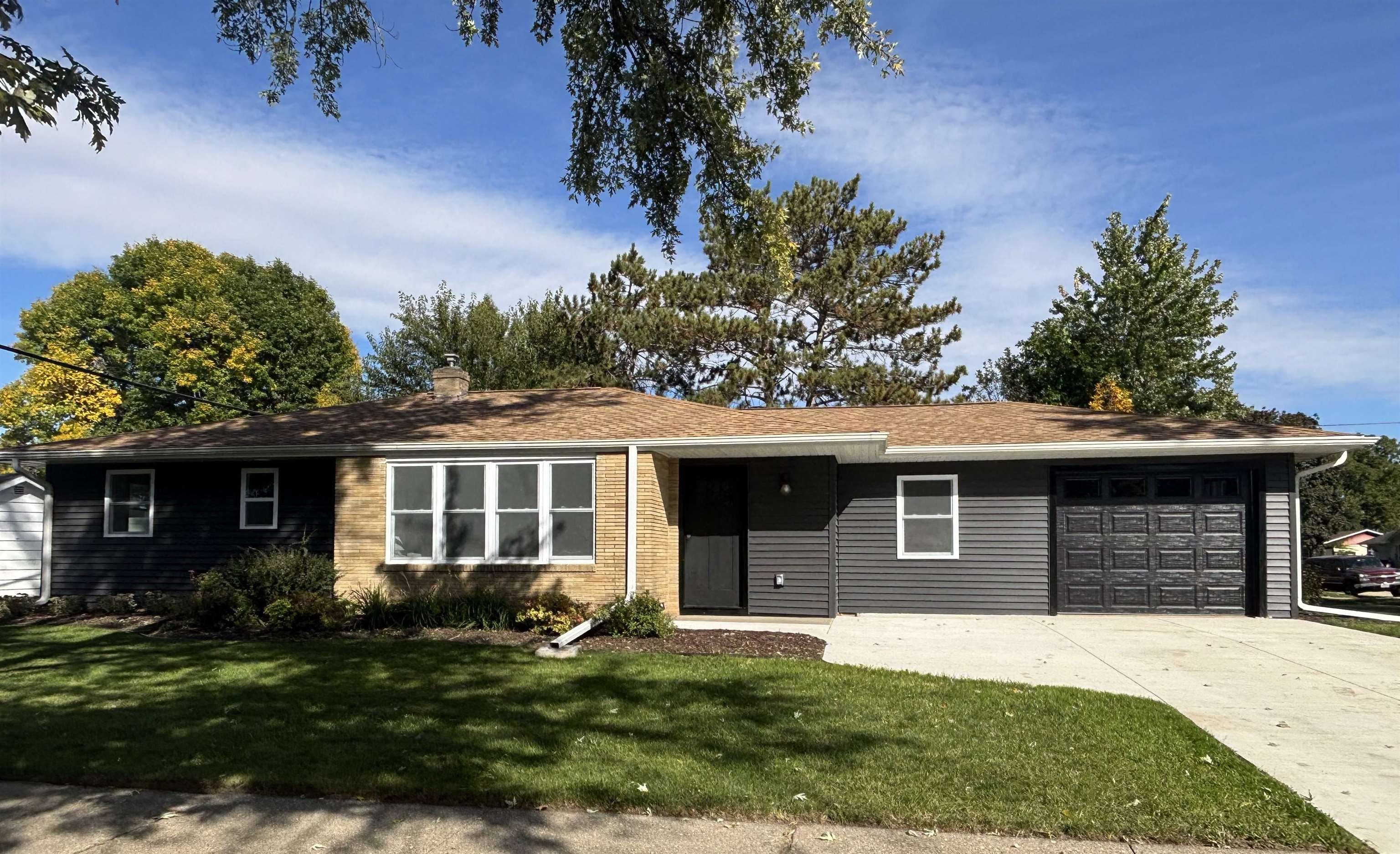 828 N Harmony Drive — photo