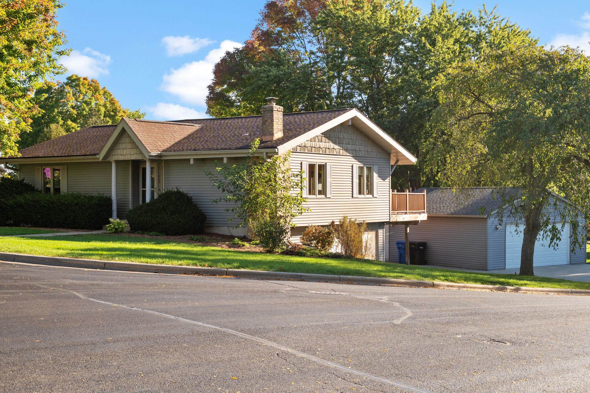 100 Valley View Court — photo