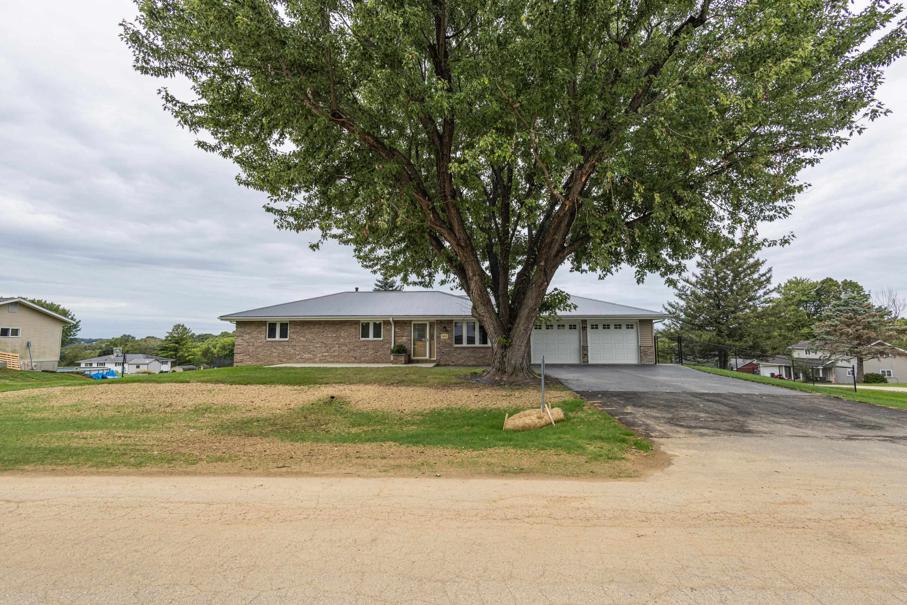 913 Arrowhead Drive — photo