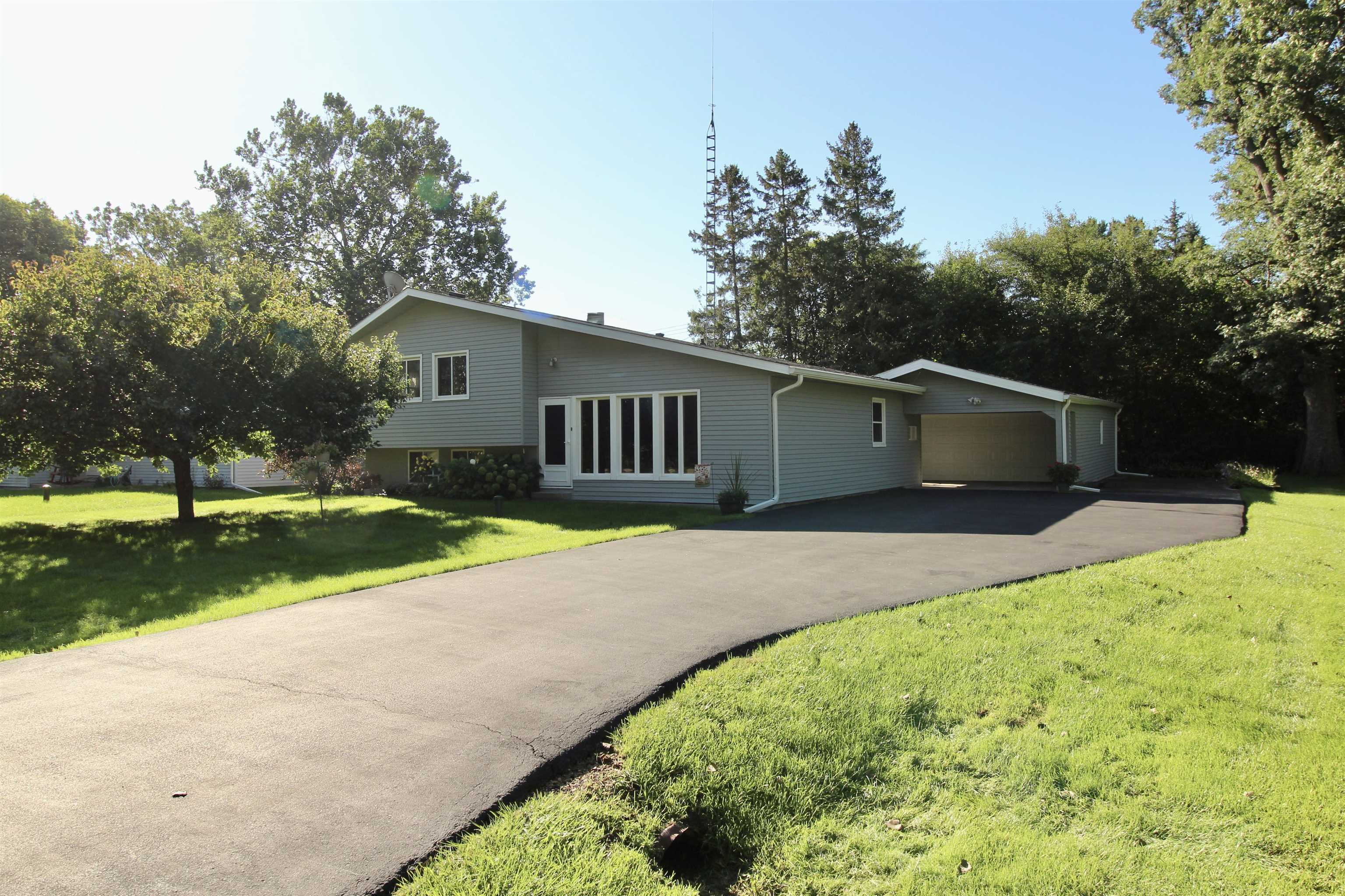 434 E Woodland Drive — photo