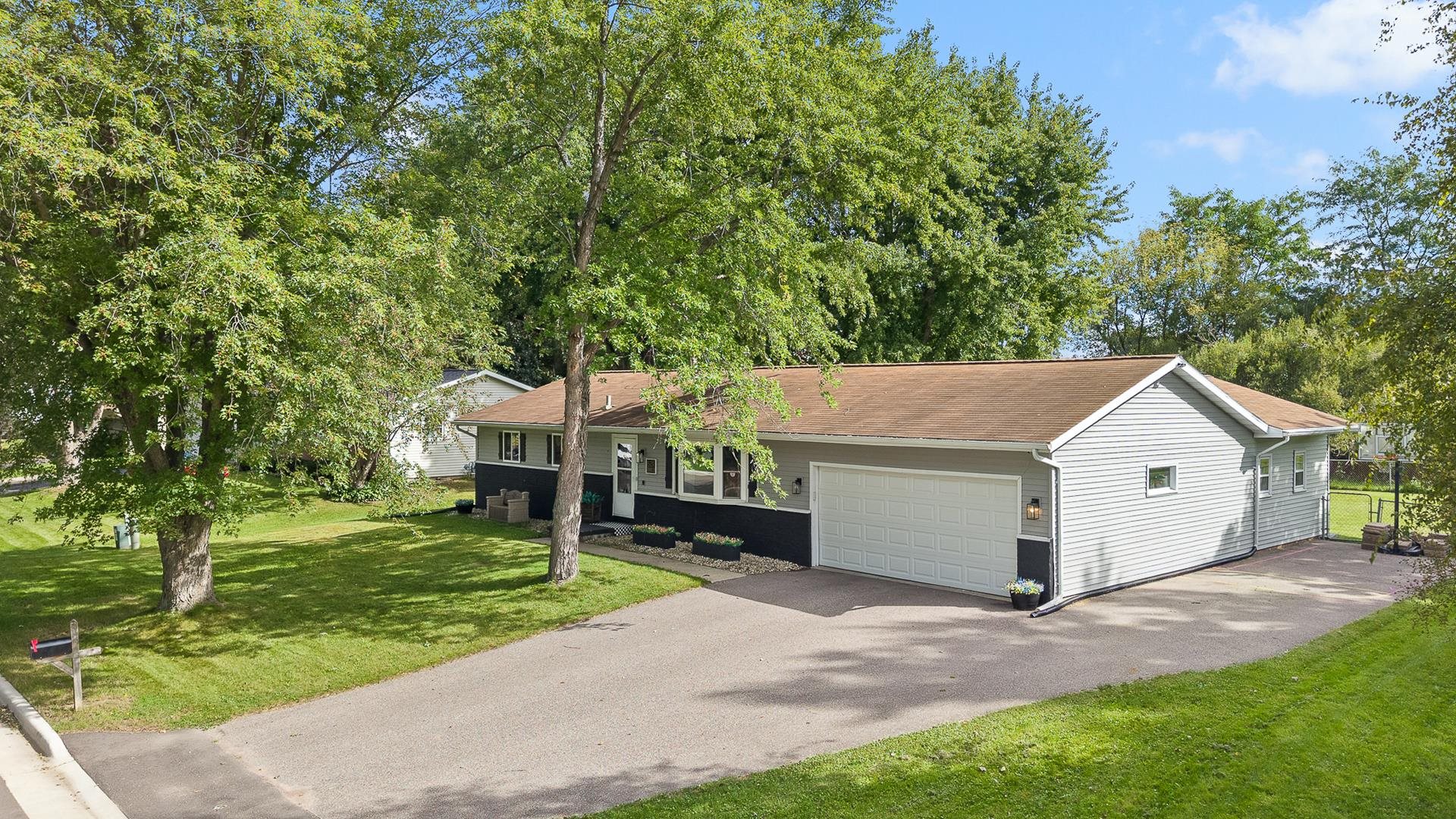 521 Dennis Drive — photo