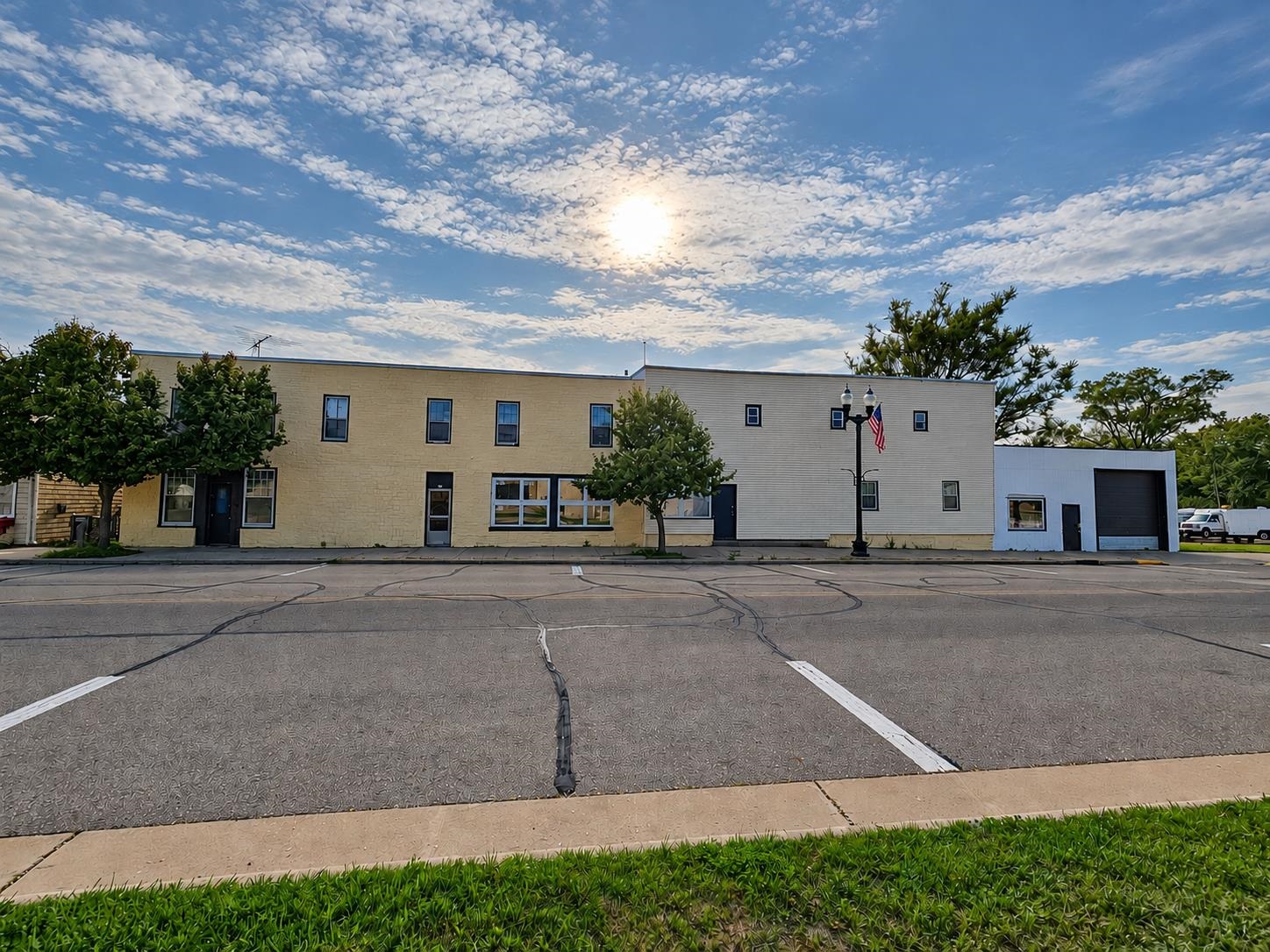 637 W Water Street — photo