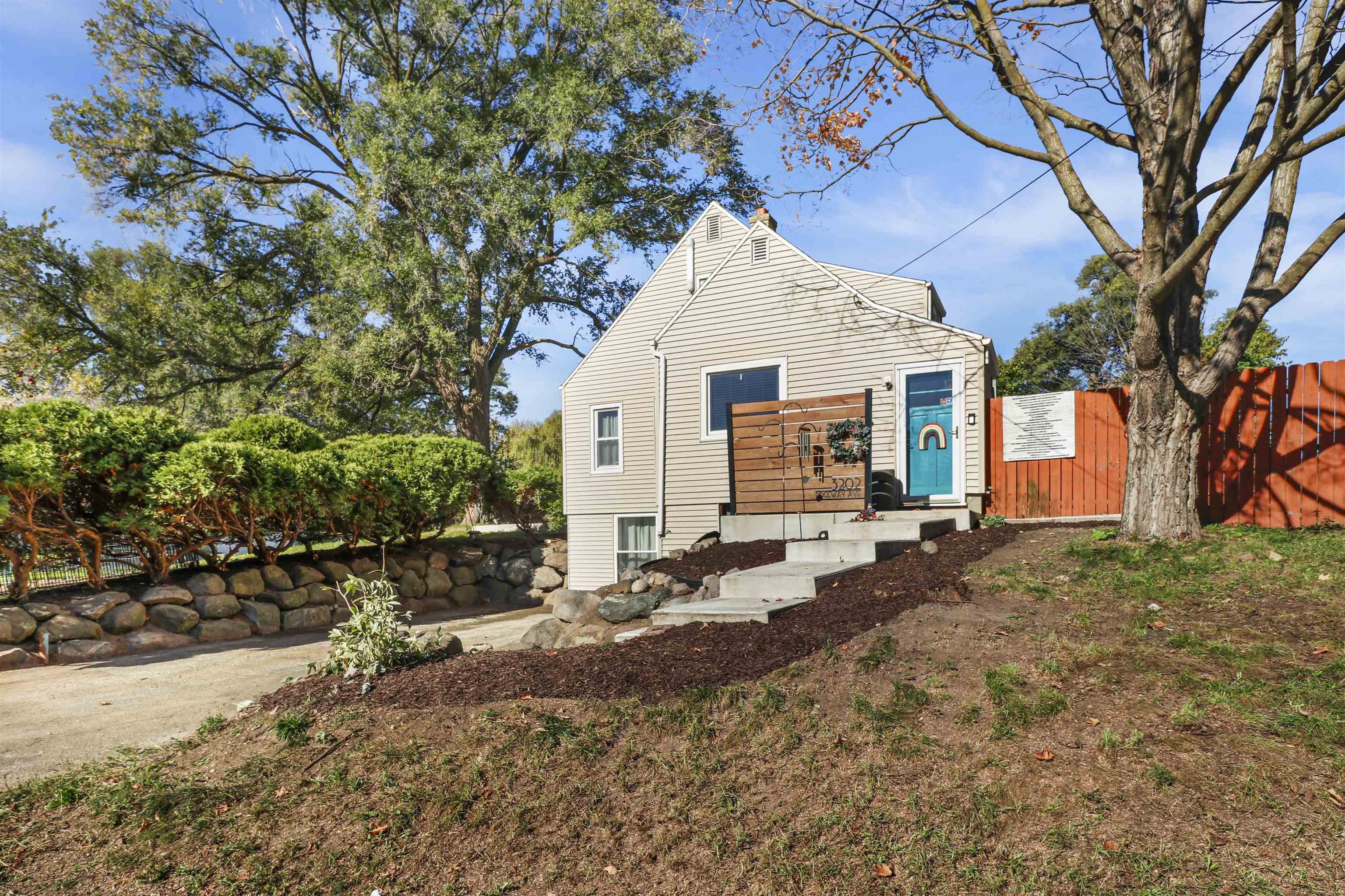 3202 Ridgeway Avenue — photo