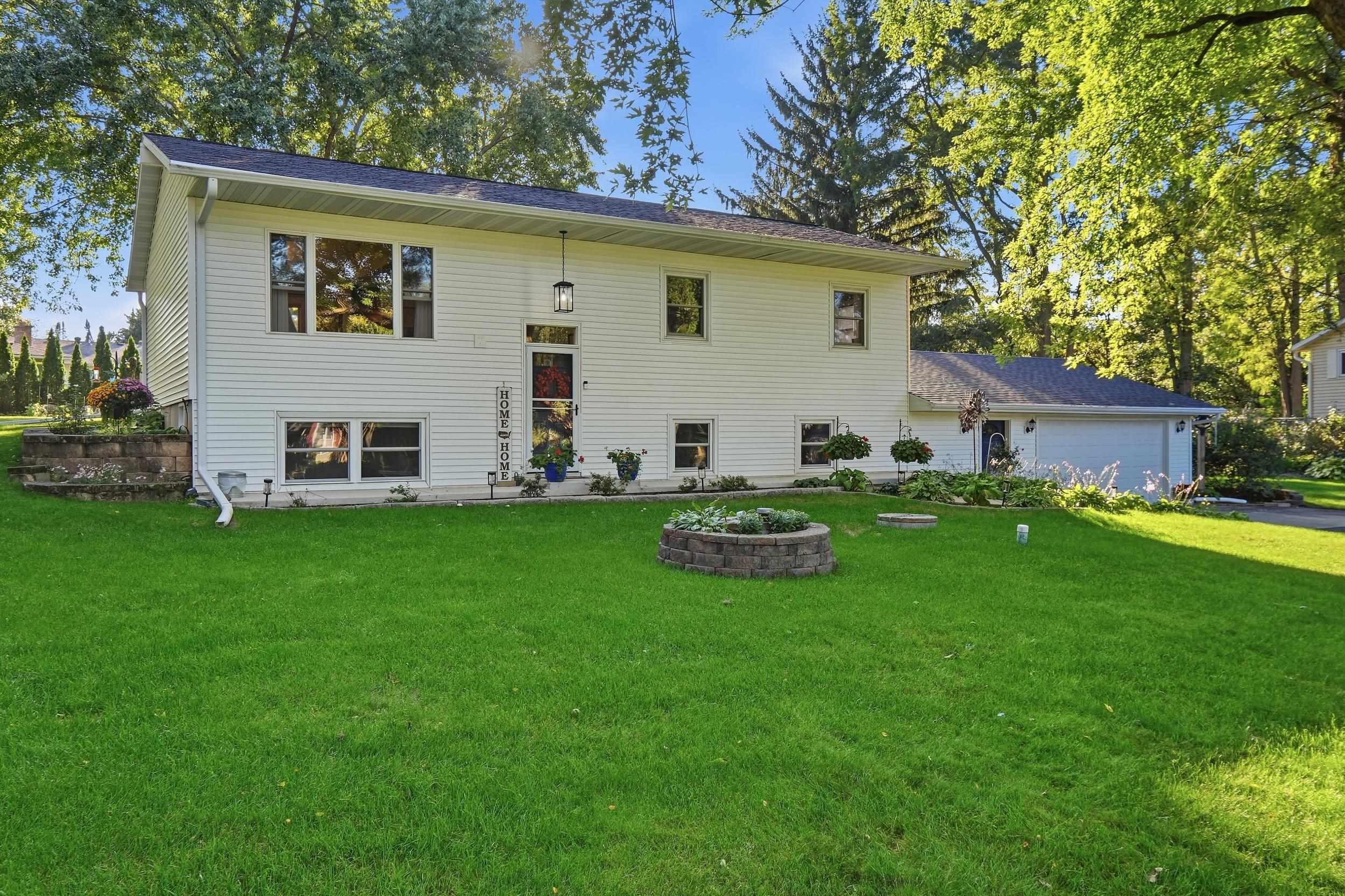 2307 White Oak Trail — photo