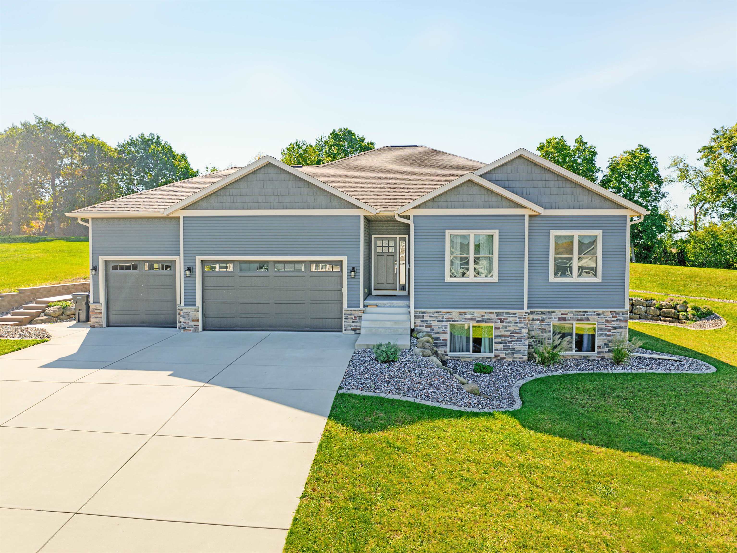 420 Ridgeway Drive, Rio, WI 53960 — photo 2