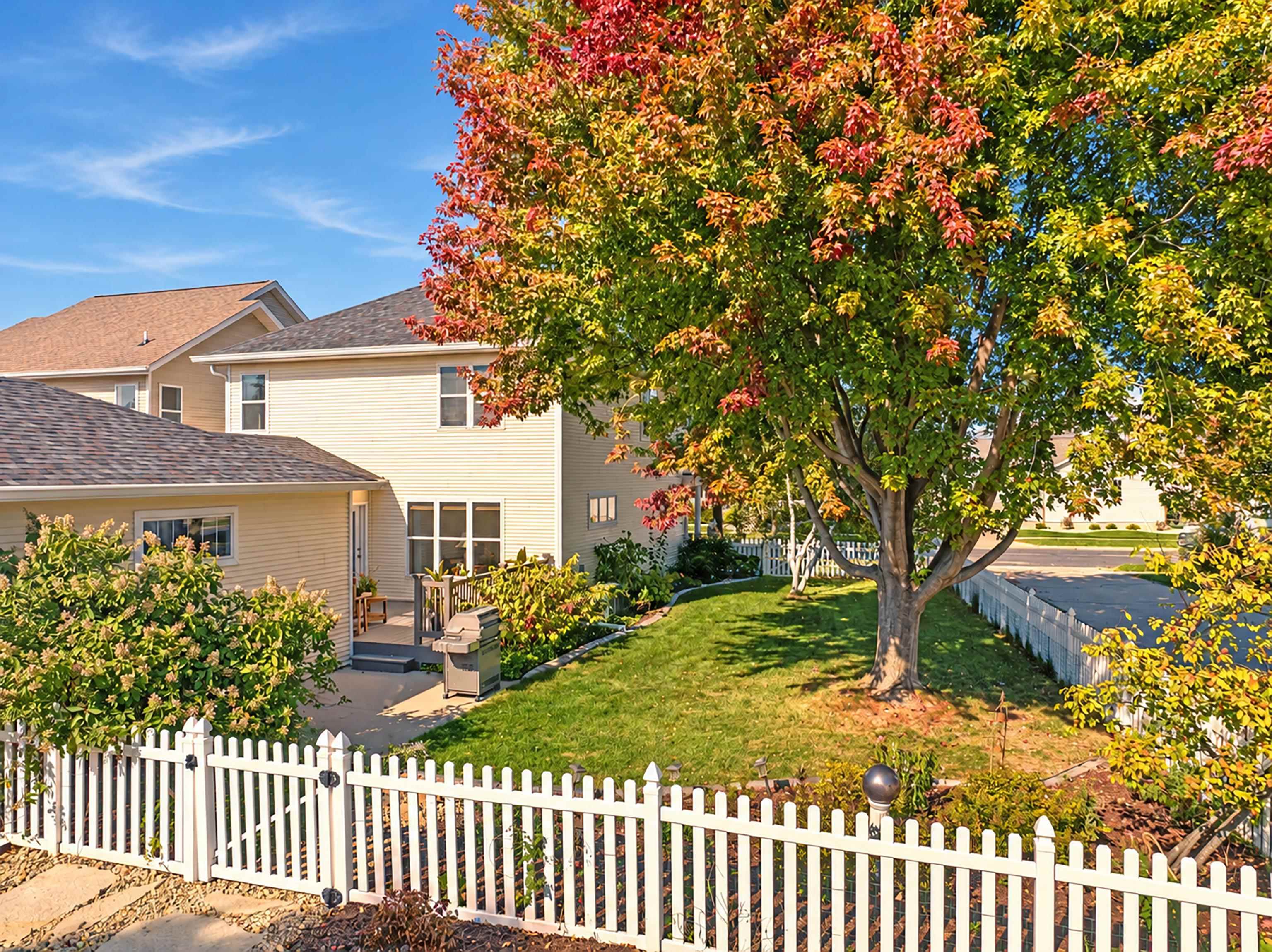 1513 Wild Iris Street — photo