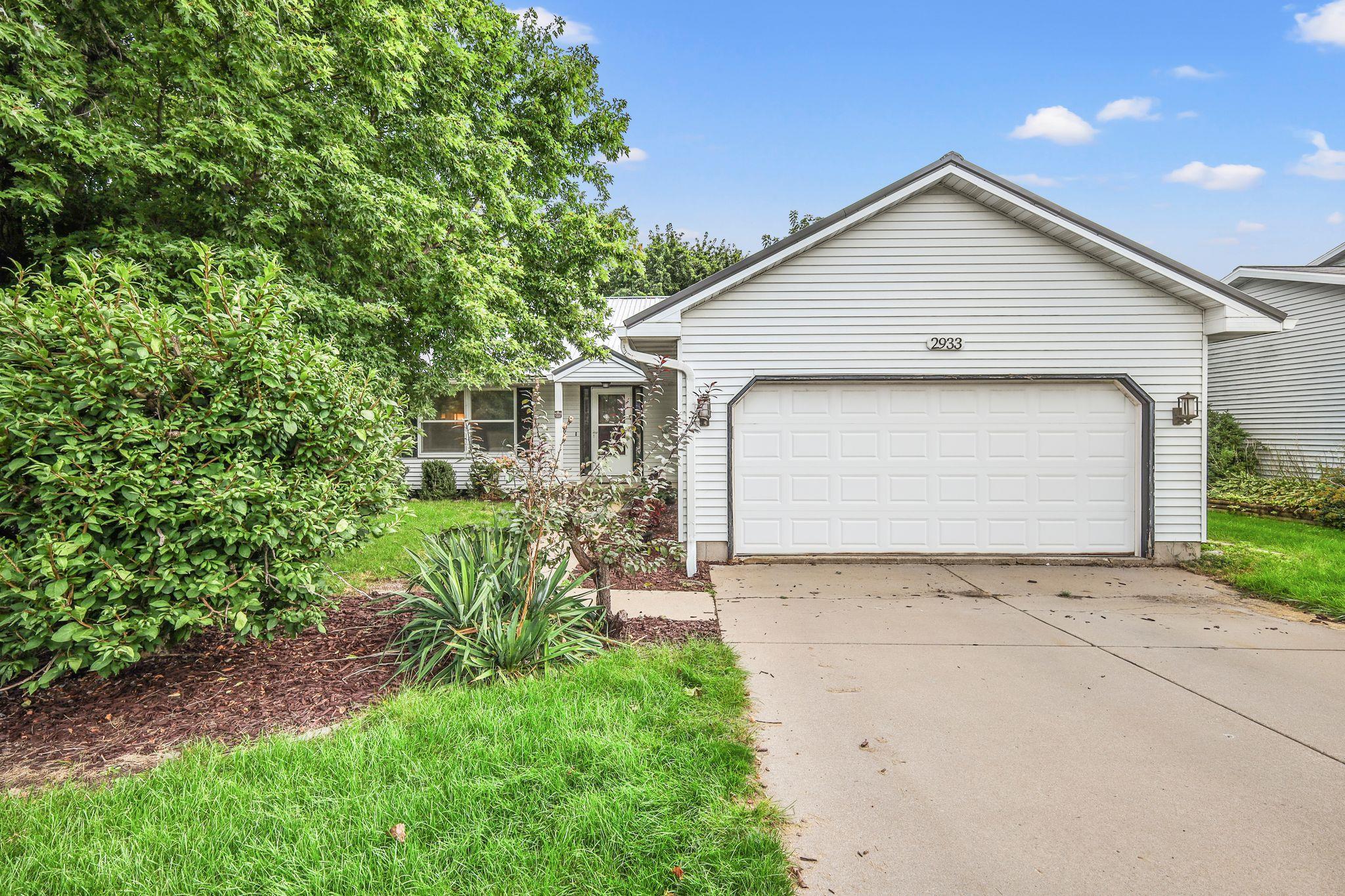 2933 Muir Field Road — photo