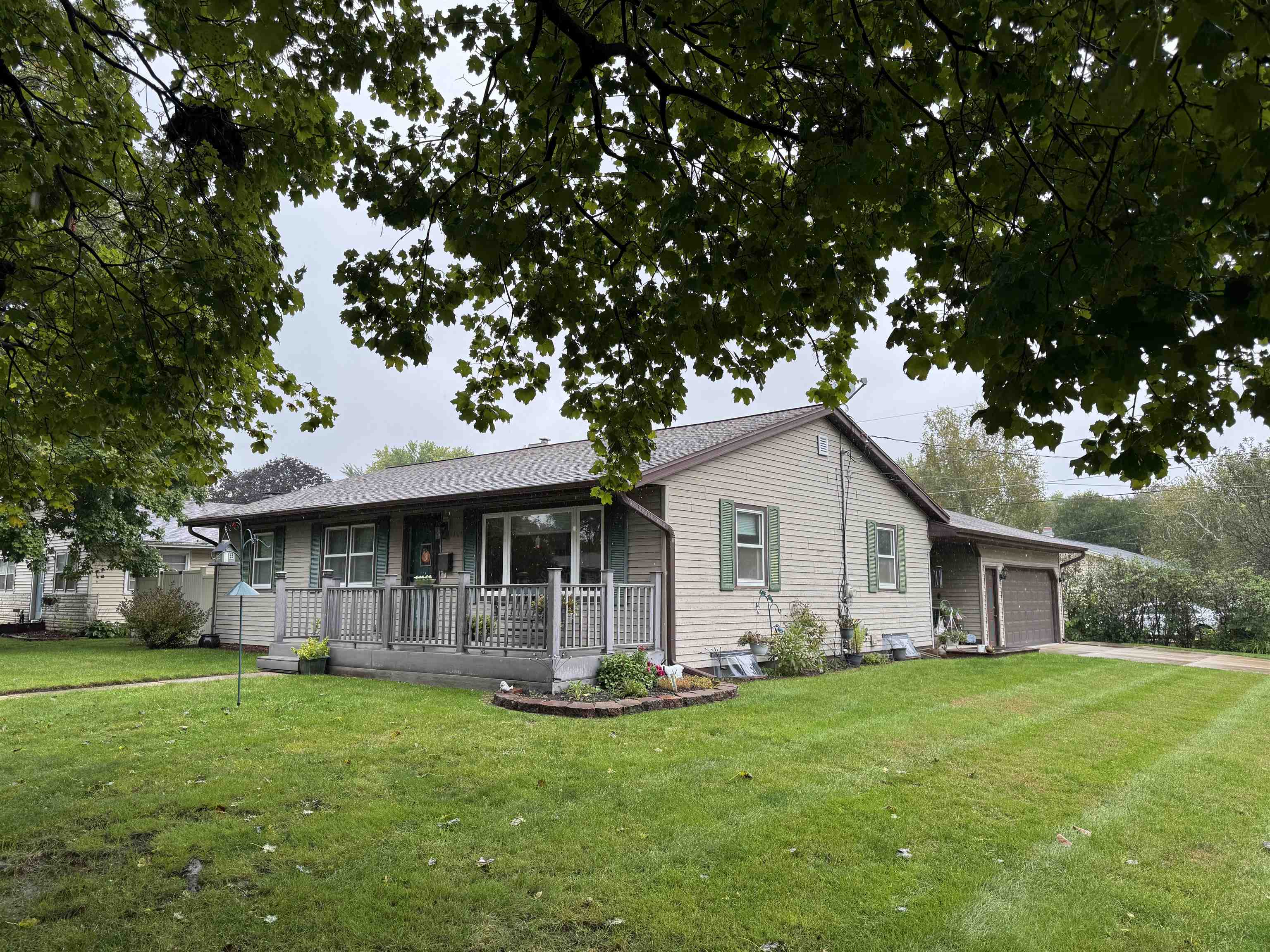 1304 Manor Drive — photo
