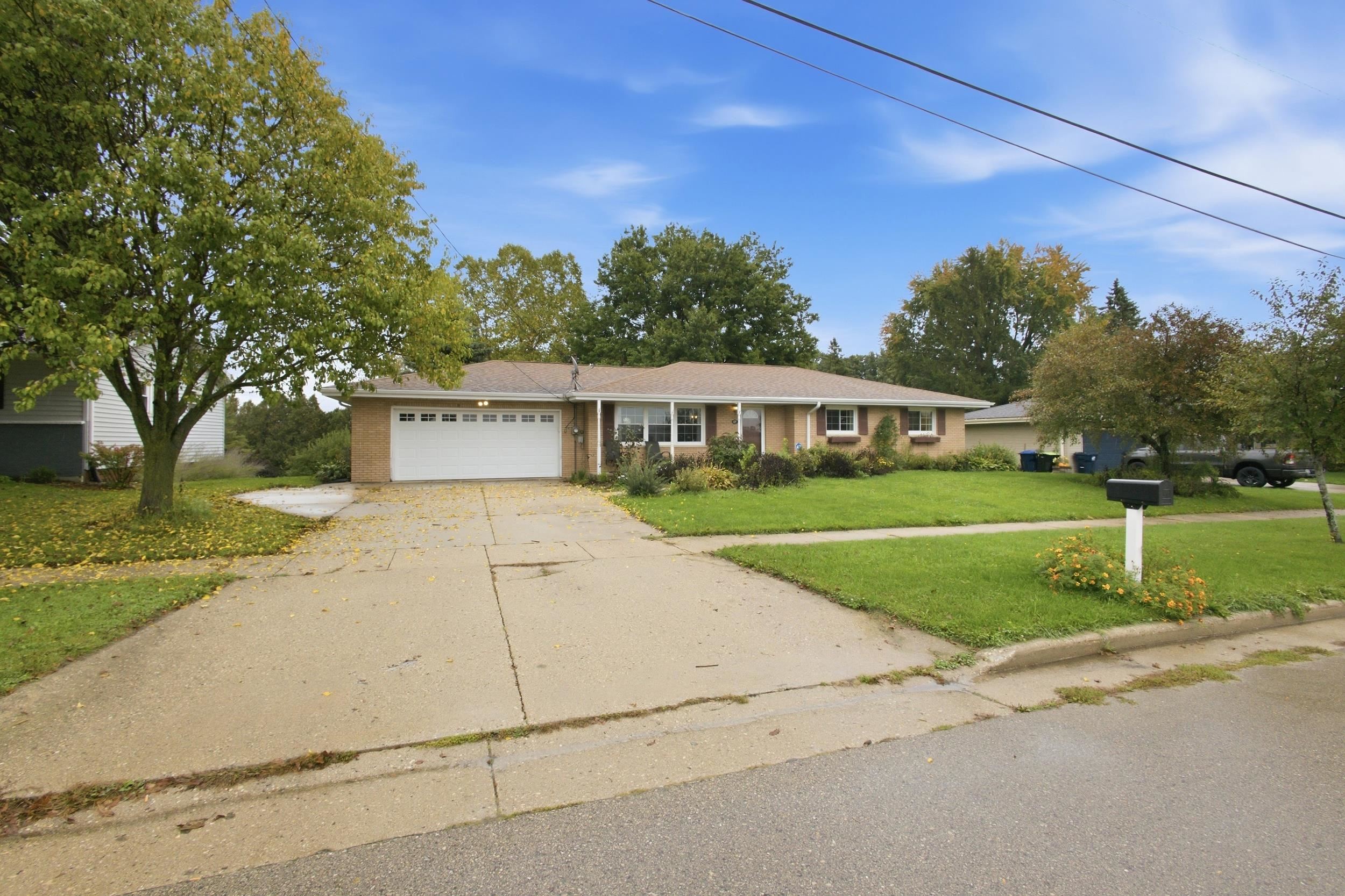 609 Oak Lane — photo