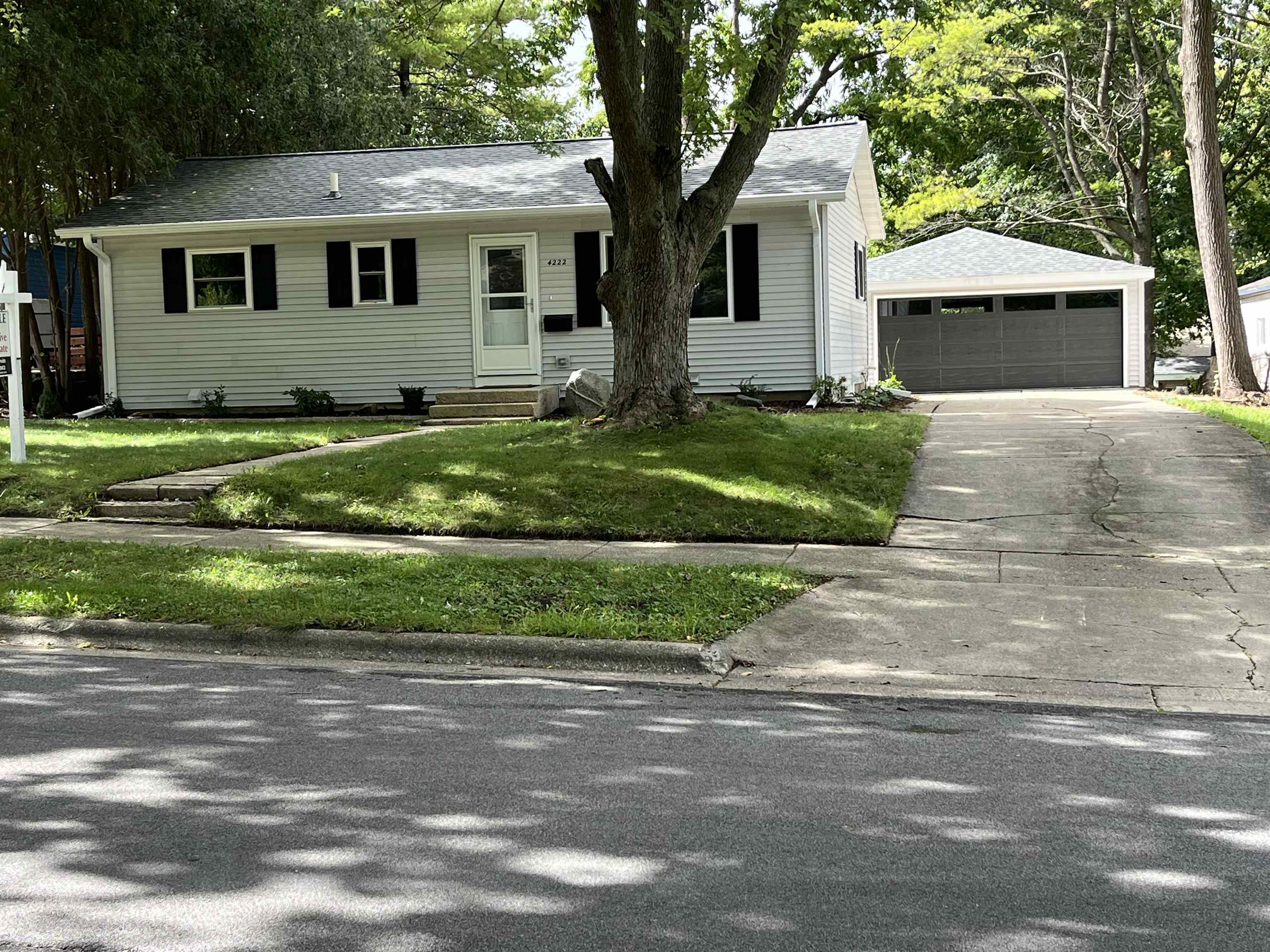 4222 School Road — photo