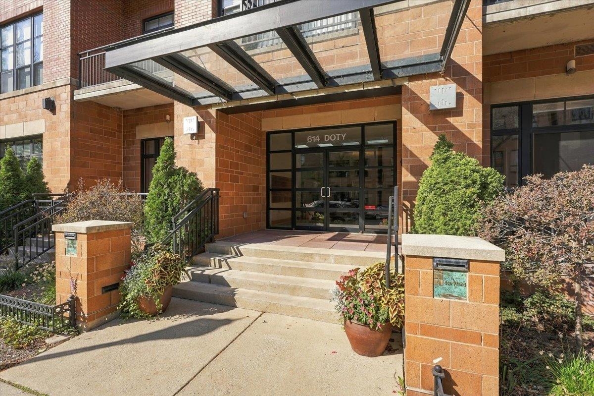 614 W Doty Street — photo