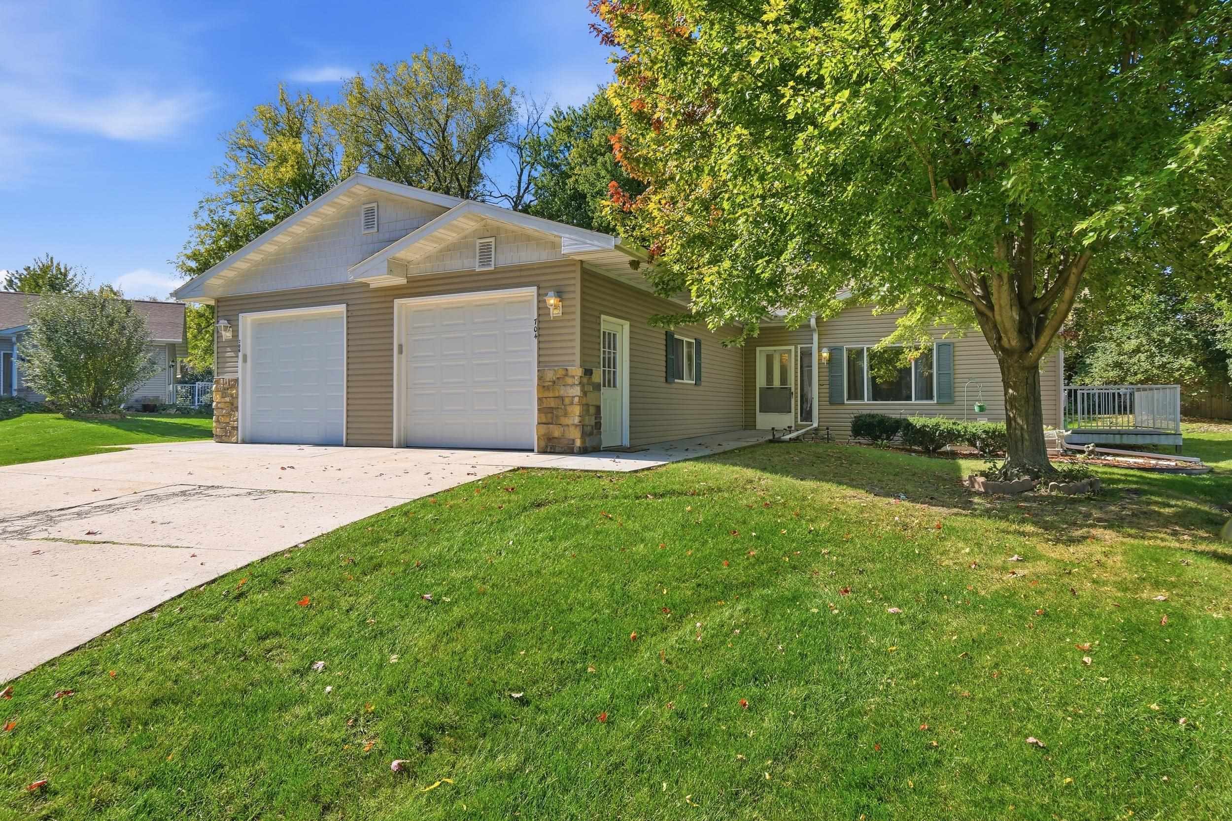 704 Riverview Court — photo