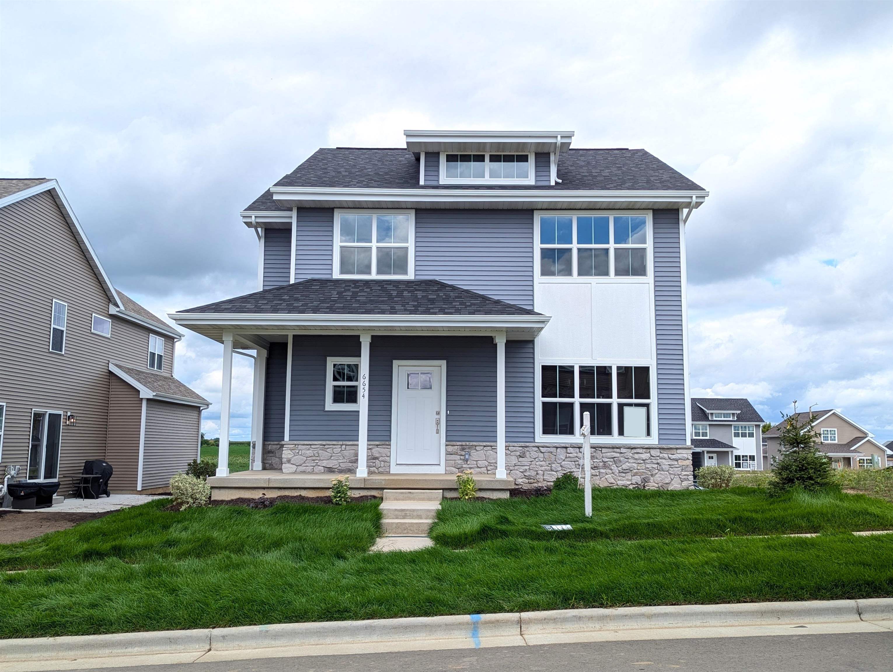 6654 Redpoll Road — photo