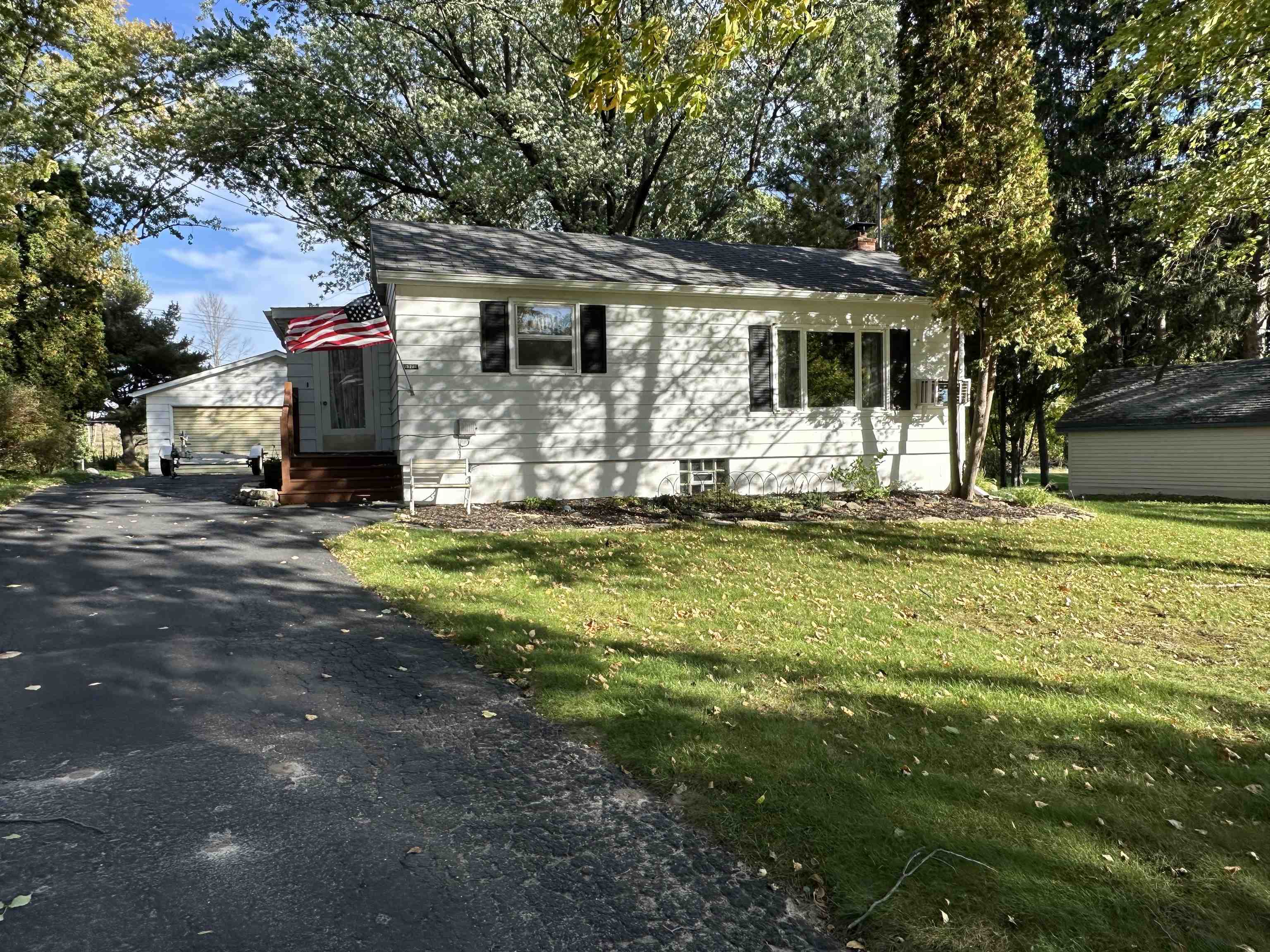 N5170 Forest Glen Beach Road — photo